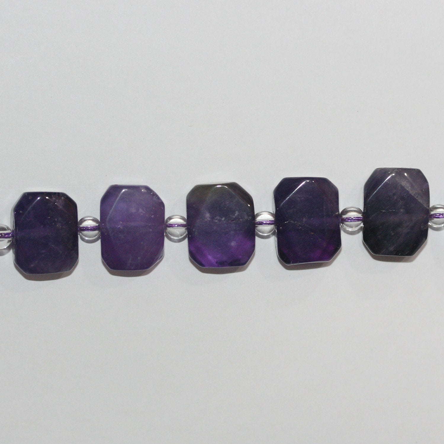 Perles ovales plates et lisses en améthyste de 15 pouces (environ 11 x 14 mm) - Longueur du fil : 39 cm