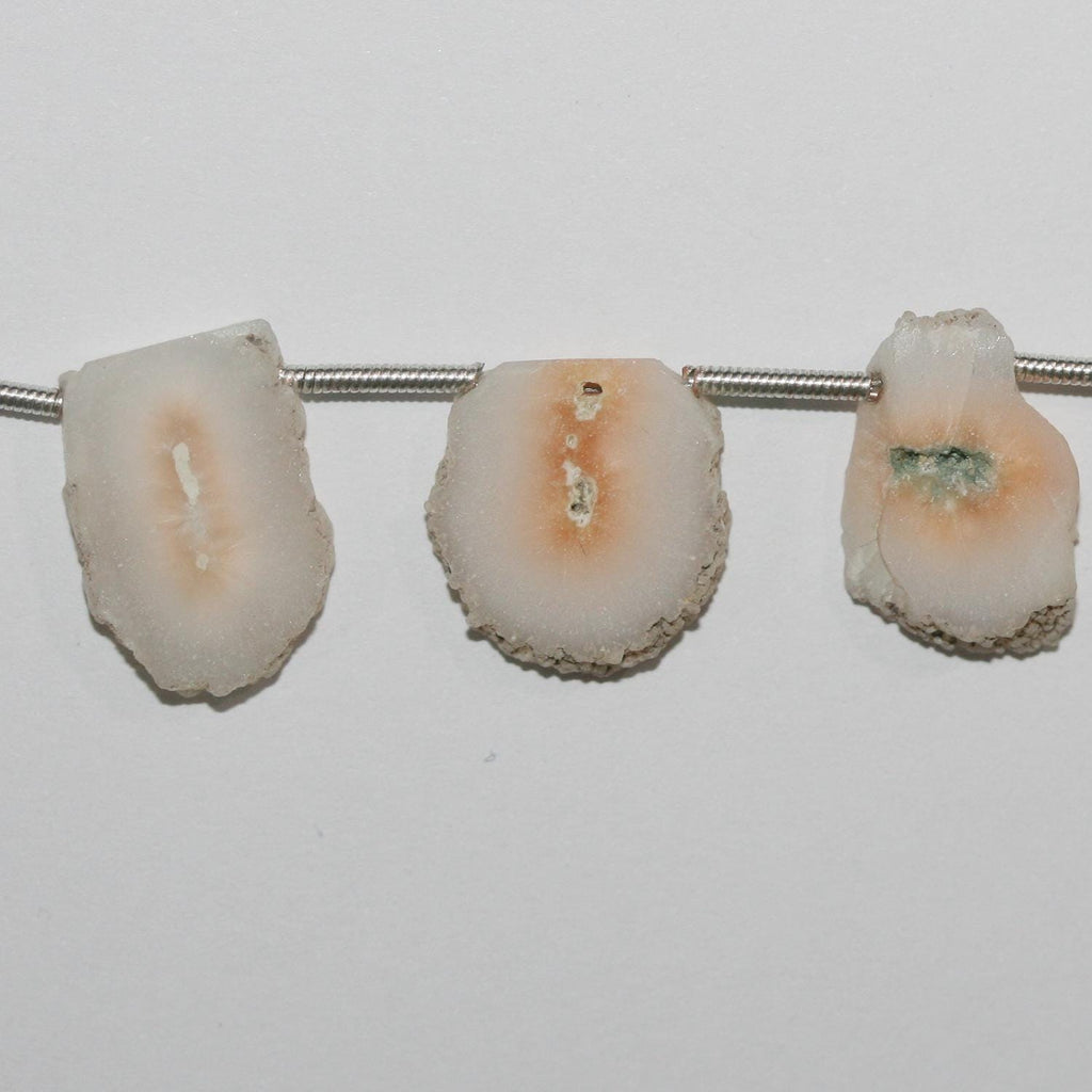 Cuentas redondas planas irregulares de cuarzo solar de 8" (10-20 mm, aprox. - Hilo de 20 cm)