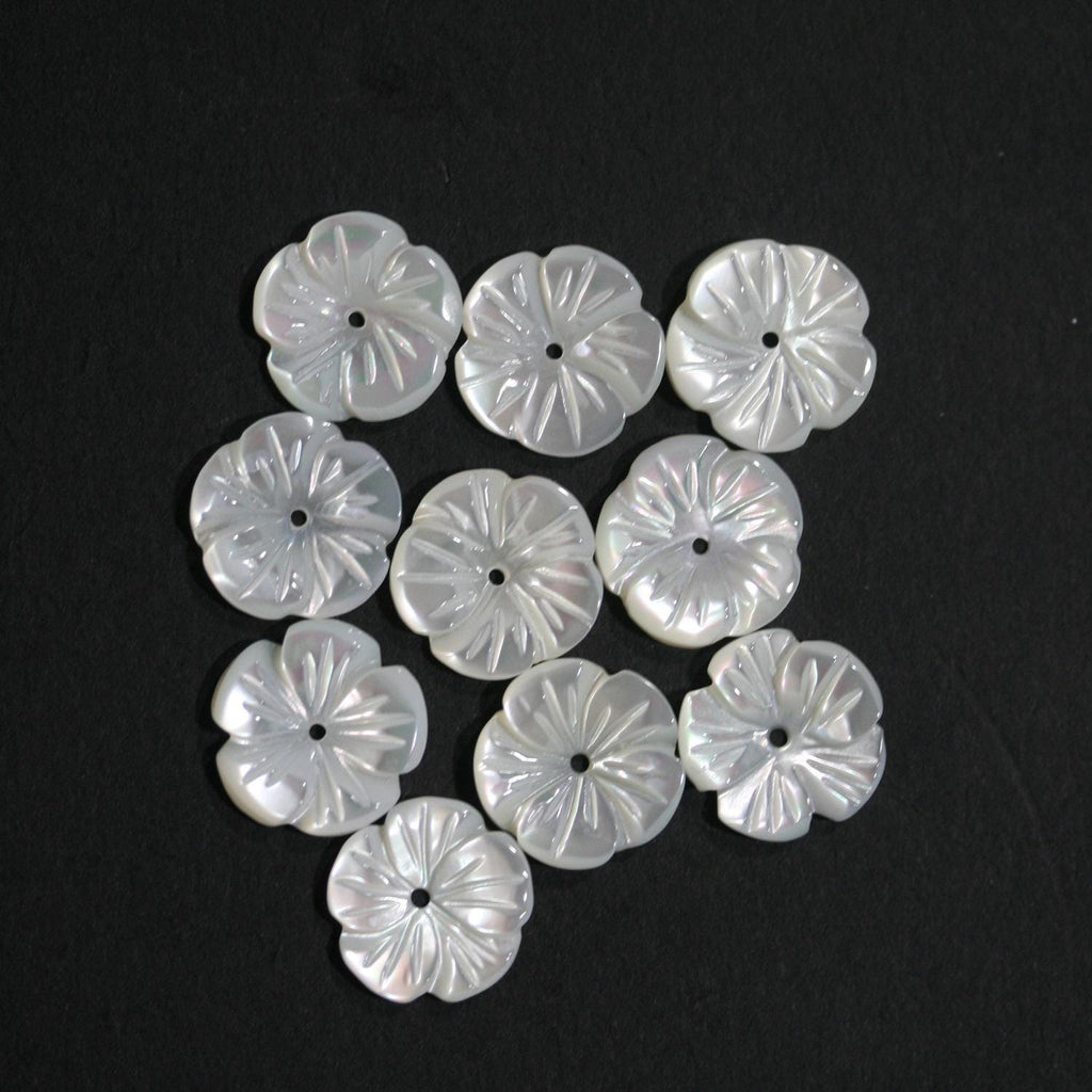 Pendentif en nacre sculptée en forme de fleur, 12 mm (5 paires). Réf. 14832