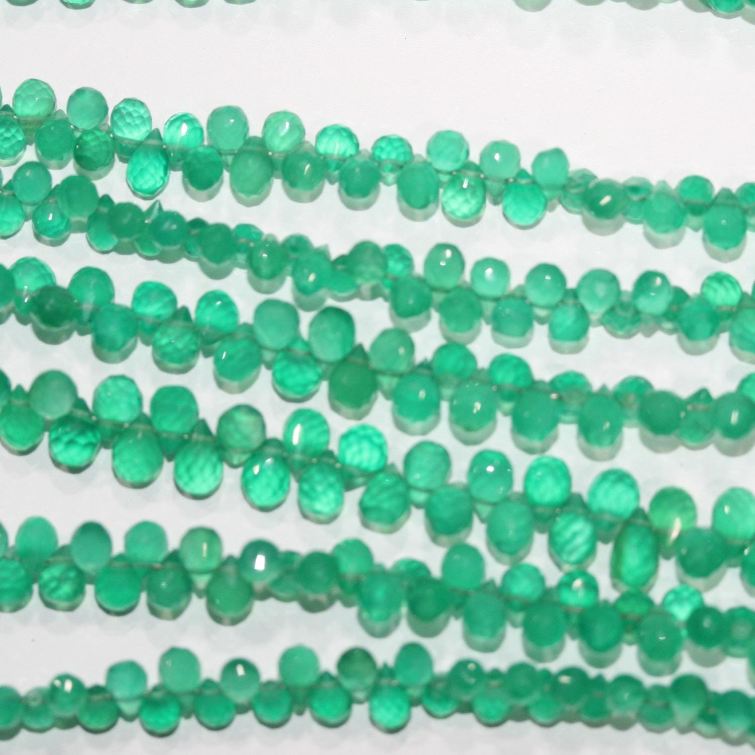 Perles en onyx vert St à facettes en forme de goutte, 5 x 4 mm, 8 pouces (20 cm) - Fil de 20 cm - Article n° 14874