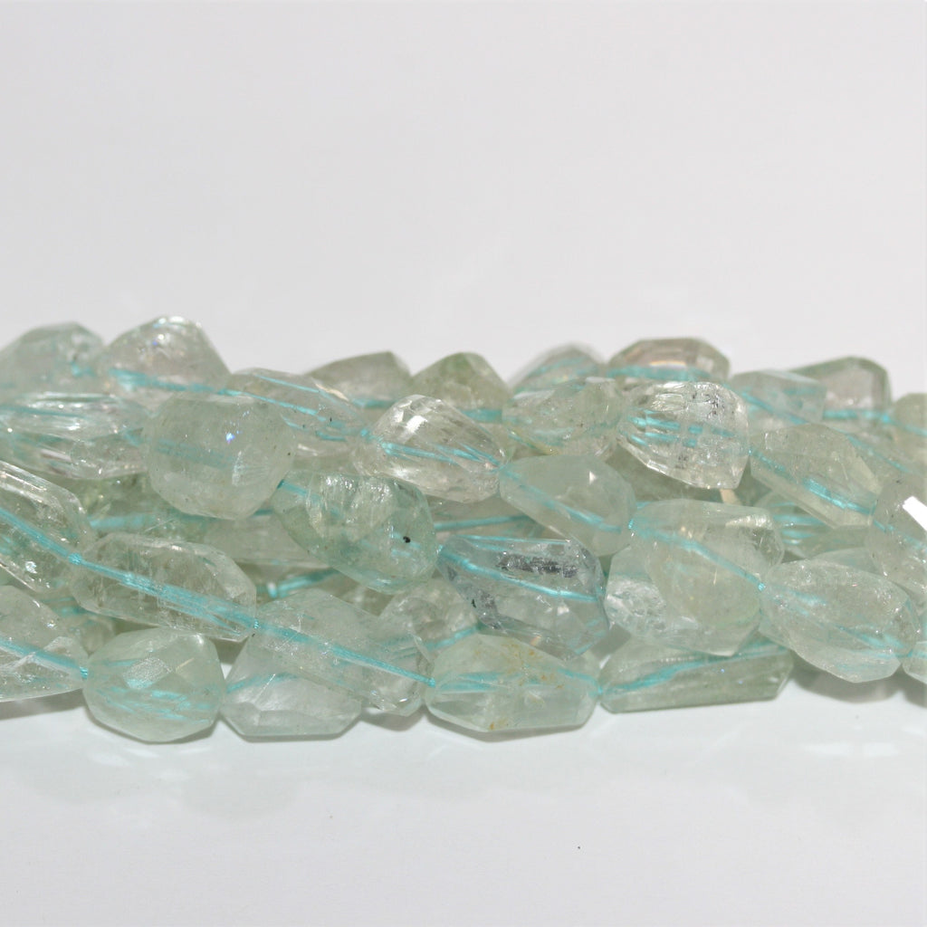 Pépite d'aigue-marine irrégulière à facettes de 15 pouces - Fil de 39 cm.