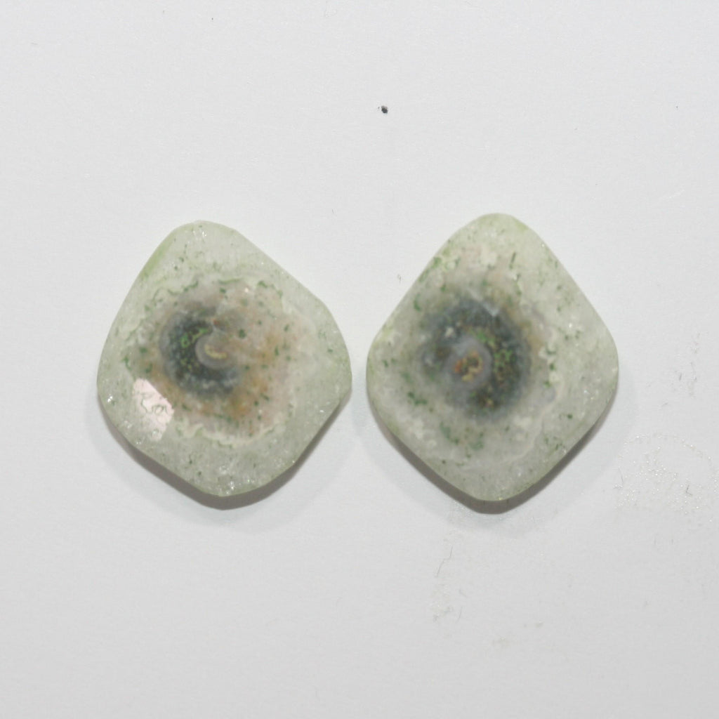 Única pieza. Par de cuarzos solares de 19 x 17,5 mm para colgante, engarce o colgante sin agujero.