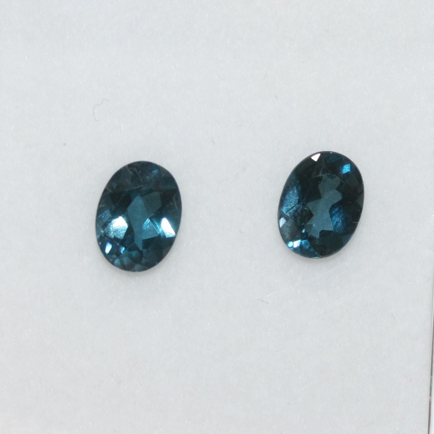 Lote de 2 piezas de topacio azul Londres facetado ovalado de 7 x 5 mm (2 piezas)
