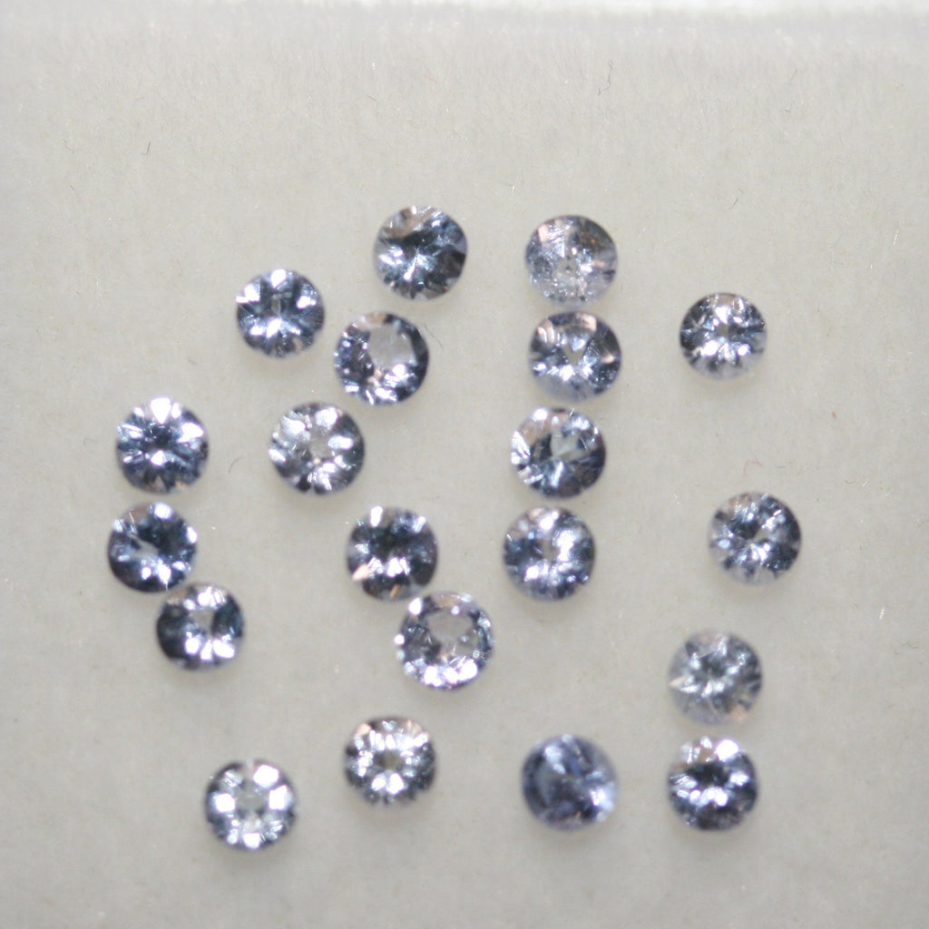 Lot de tanzanites calibrées, facettées, rondes, 2,3 mm (20 pièces).