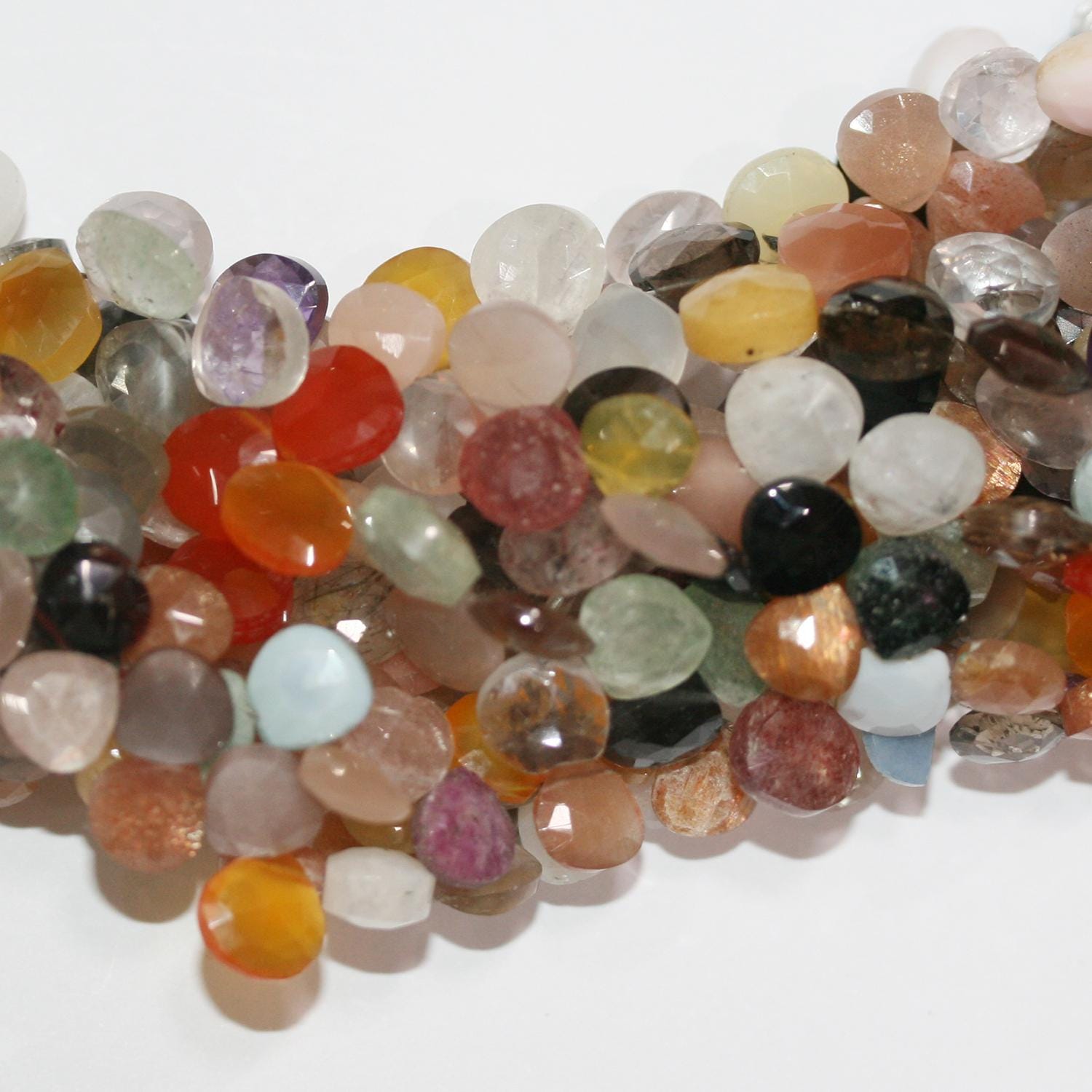 Perles en forme de goutte à facettes en pierre multiple de 8 pouces, 7-8 mm environ - Longueur du fil : 20 cm.