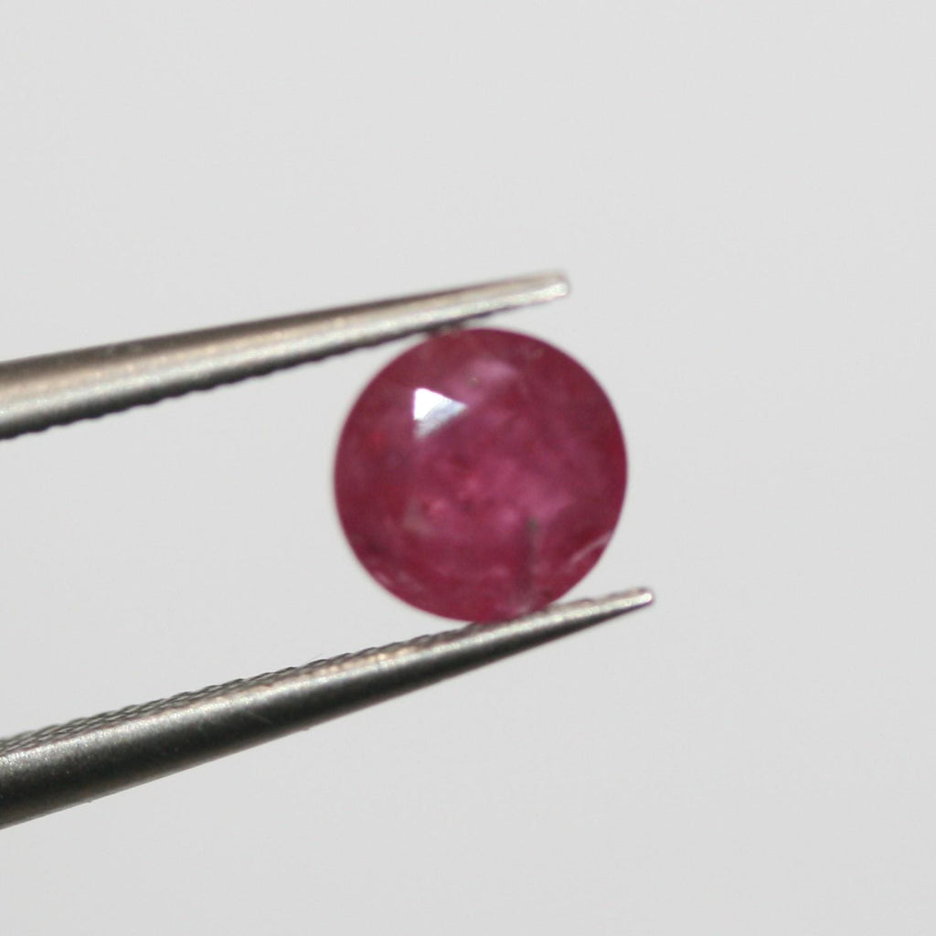 Lote de 2 piezas de rubíes facetados redondos de 6 mm (2 piezas)