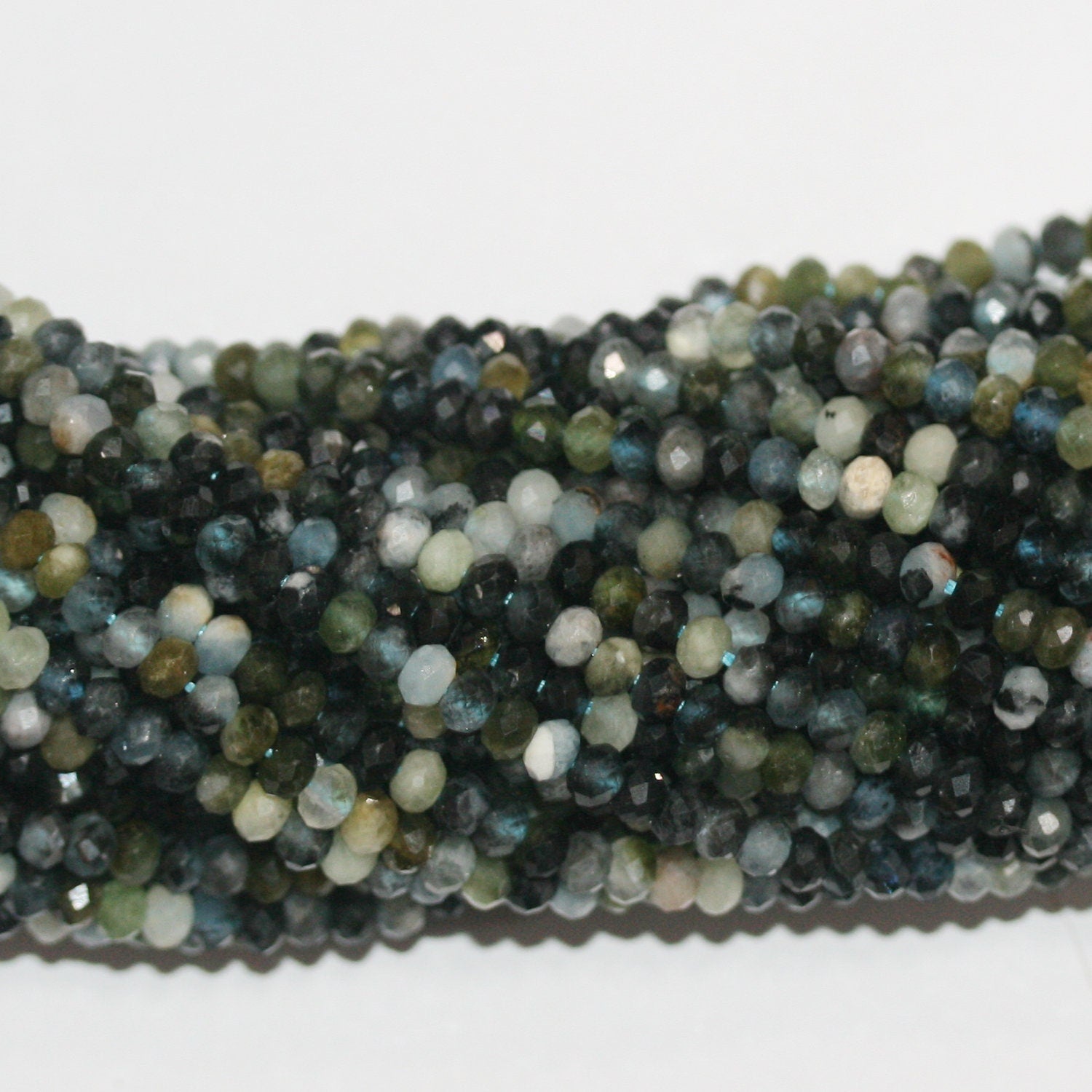 Perles rondelles à facettes en aigue-marine de 15 pouces, 4 x 3 mm. - Fil de 39 cm.