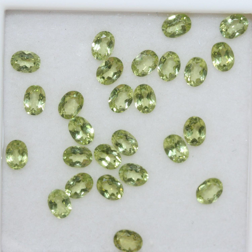 Lot de péridots ovales à facettes 4x3mm (5CT)