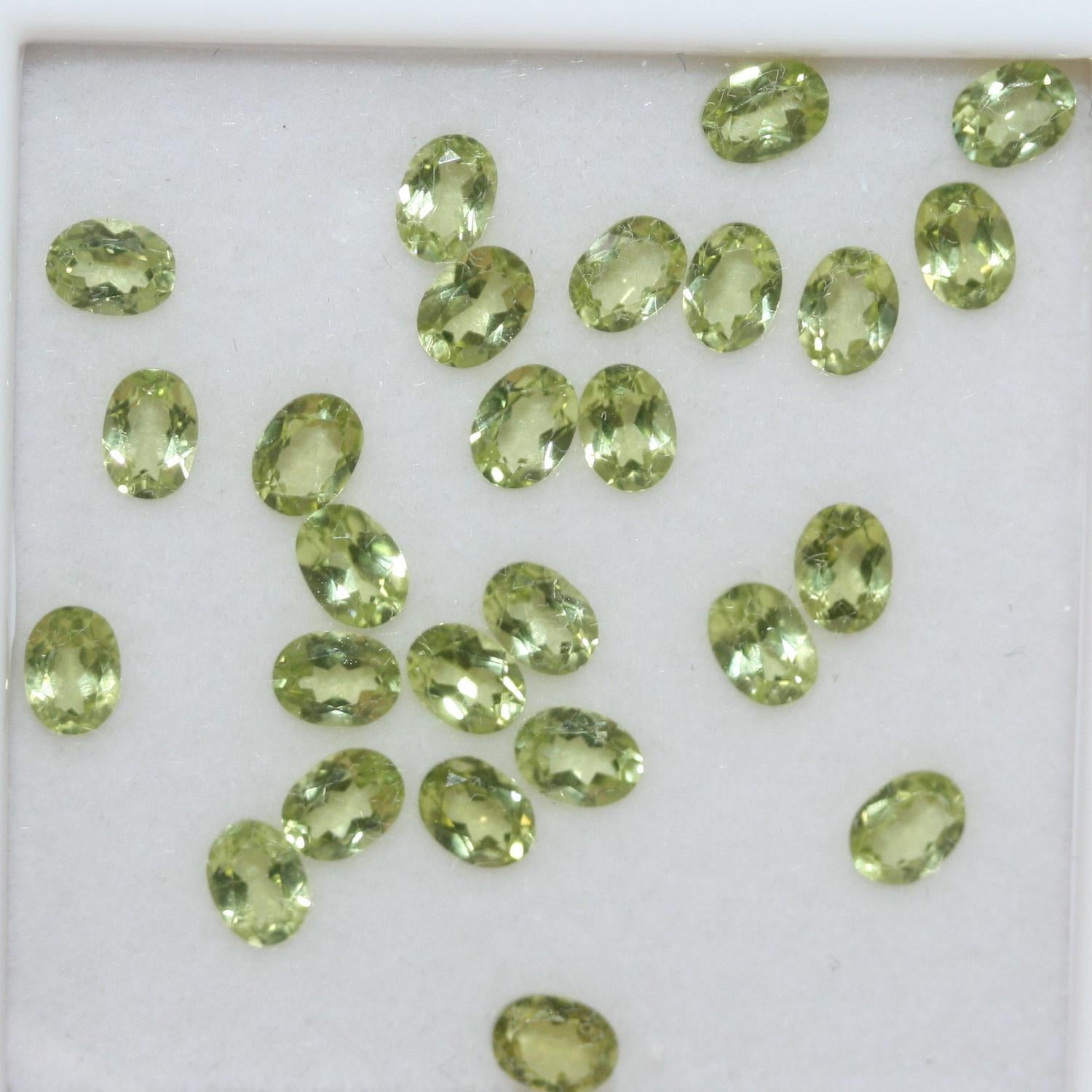 Lot de péridots ovales à facettes 4x3mm (5CT)