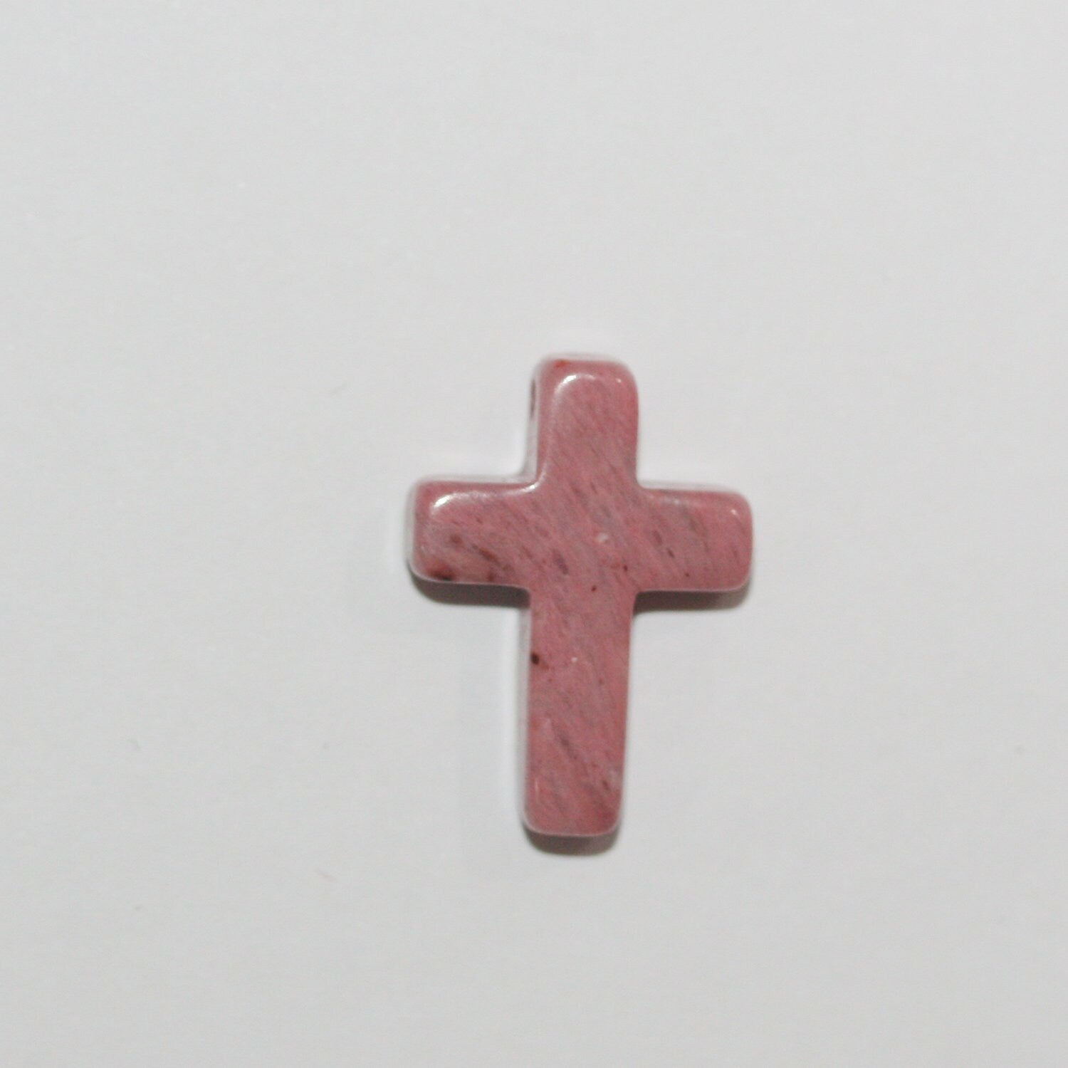 Pendentif croix en rhodonite 18x13mm.