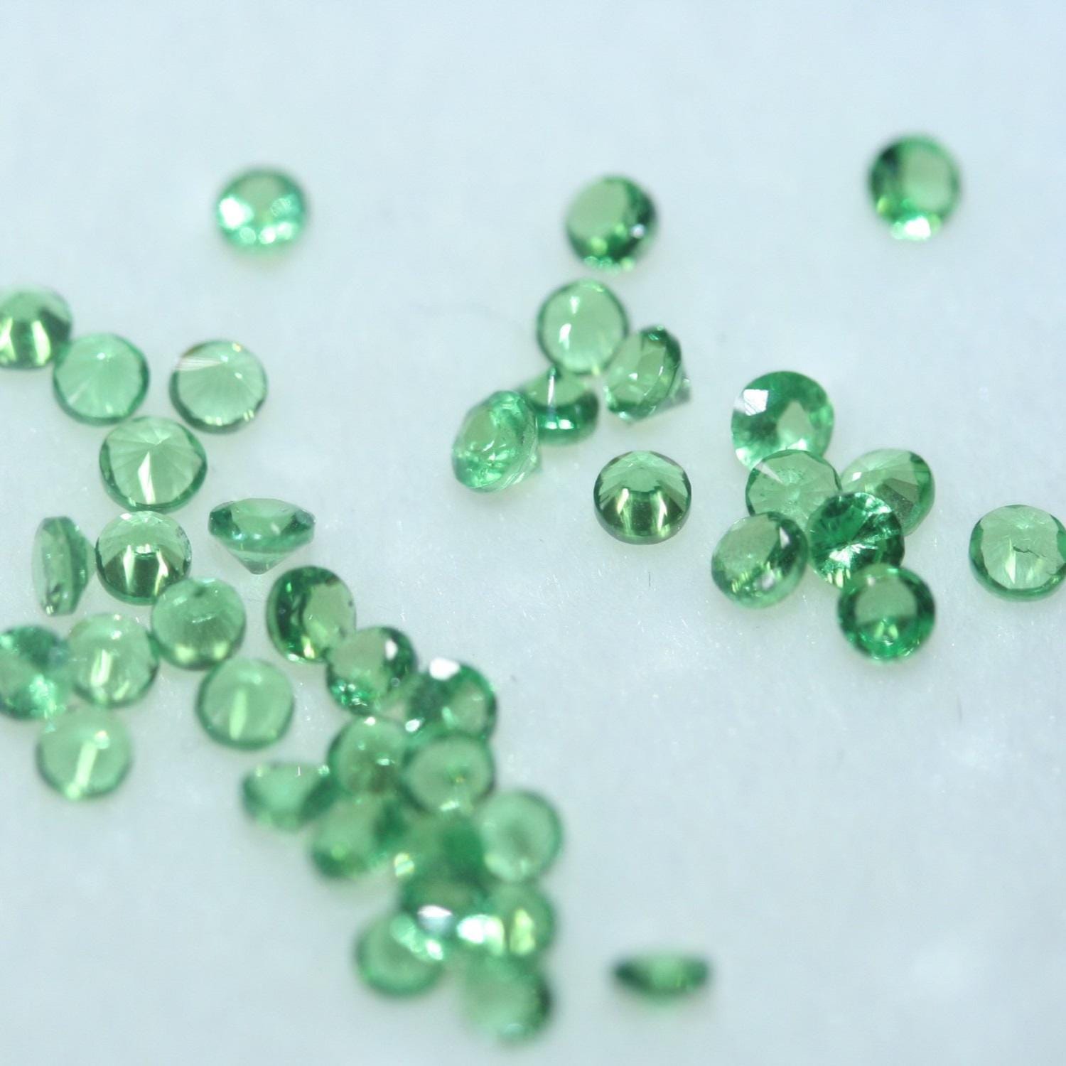 Lot de grenats tsavorites ronds à facettes de 2 à 2,2 mm (2 ct) - Pierres précieuses en vrac - Prix de gros