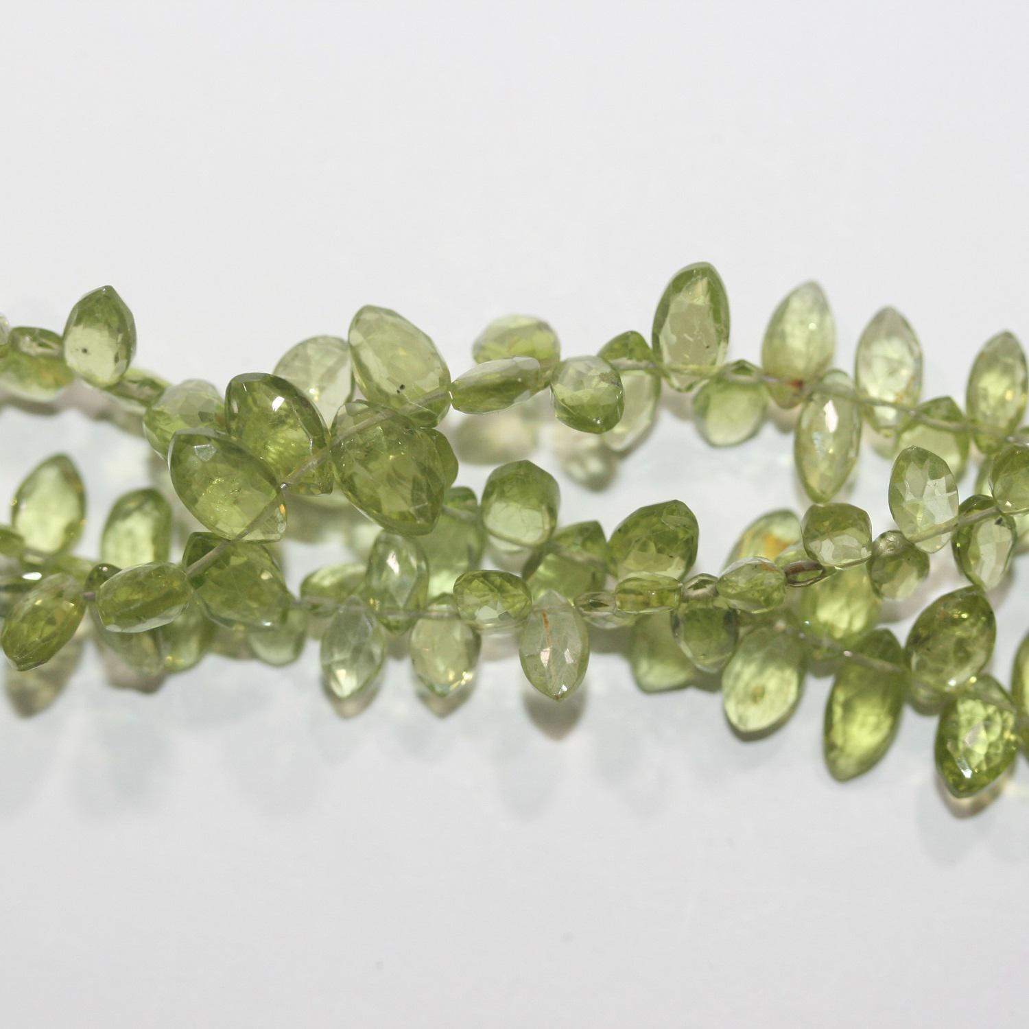 Perles de péridot facettées en forme de marquise, 8 x 5 mm, environ 20 cm de long.