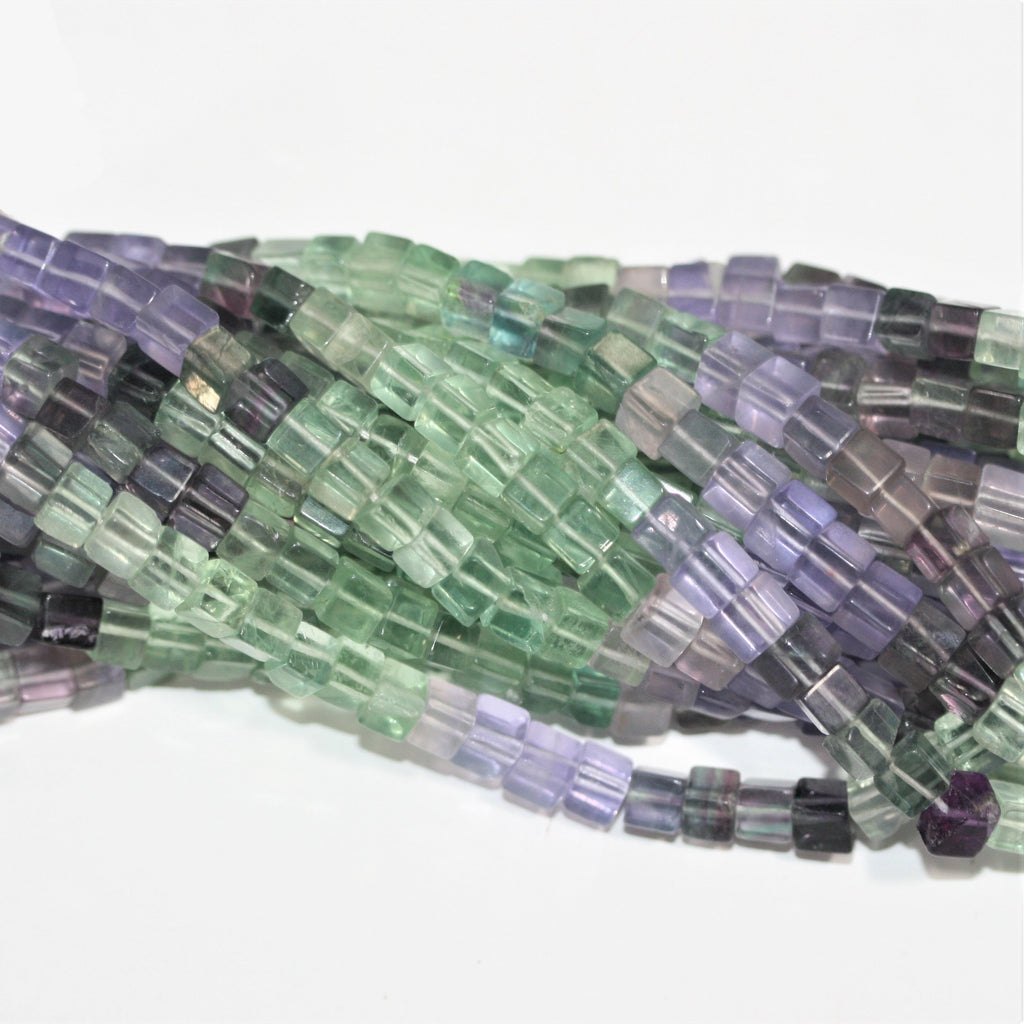 16" Cuentas de Cubo Lisas de Fluorita Santa 5 mm.- Hilo 40cm.