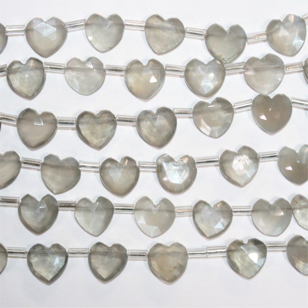 Cuentas de corazón facetadas de piedra lunar gris St. de 6", 9-10 mm, tira de 15 cm.