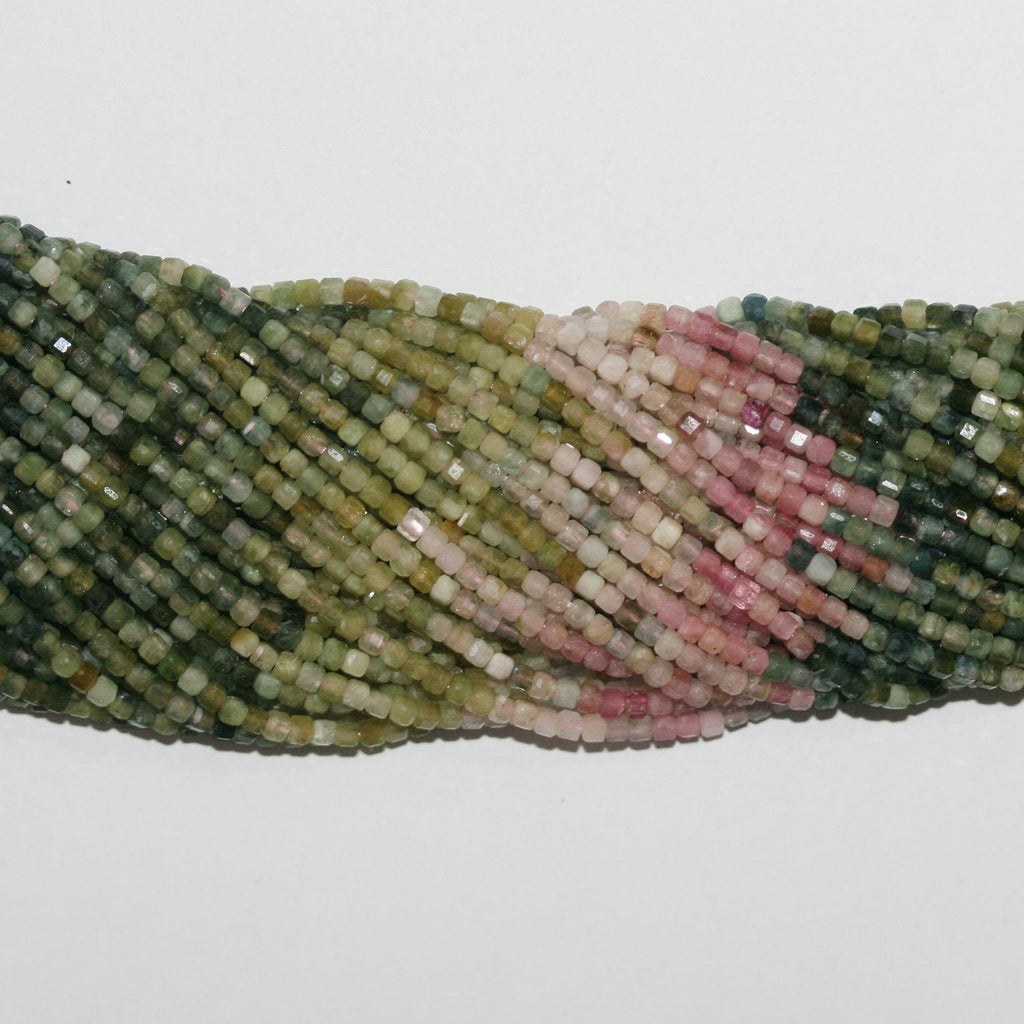 Perles cubiques à facettes en tourmaline St de 15 pouces, 2 mm, brin de 39 cm.
