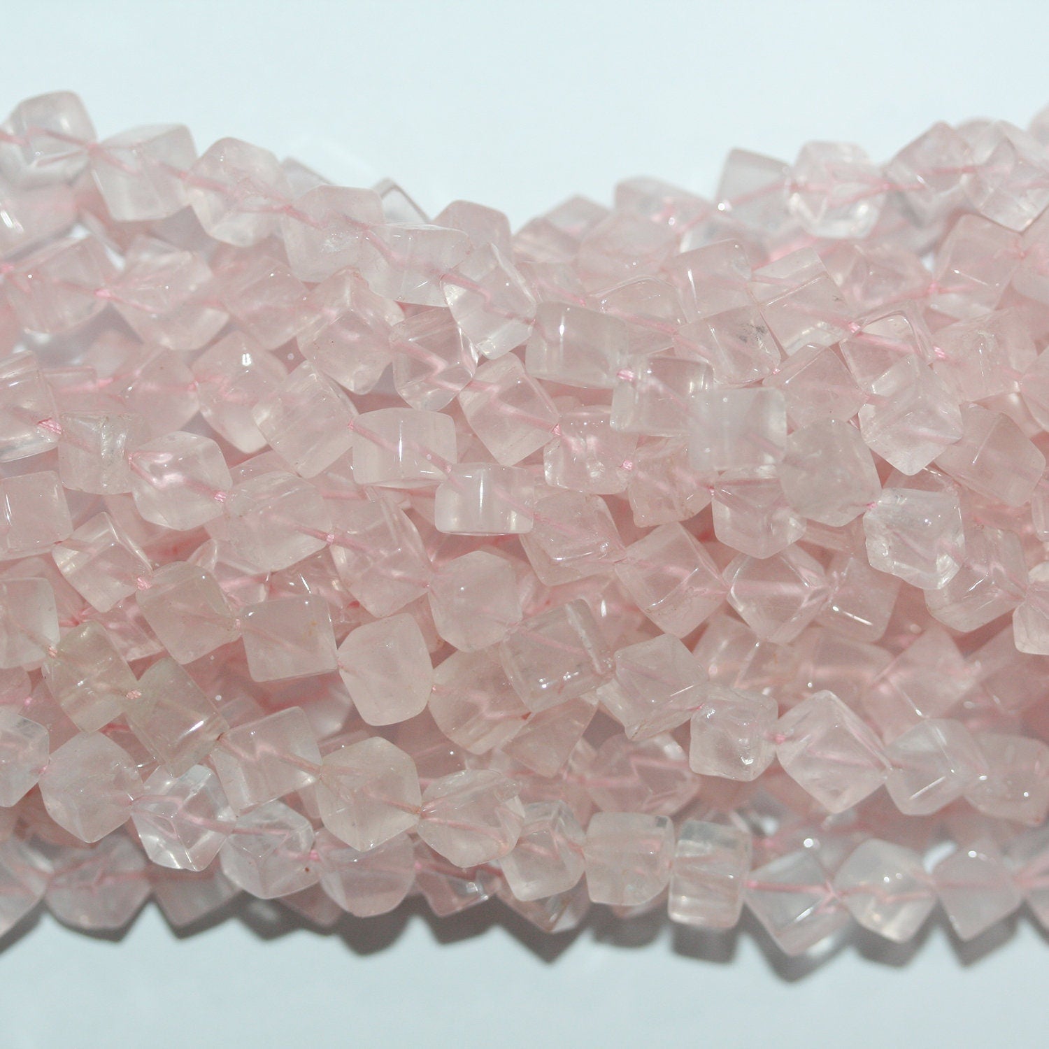 Perles cubiques lisses en quartz rose de 15 pouces, 5-6 mm - Brin de 38 cm.
