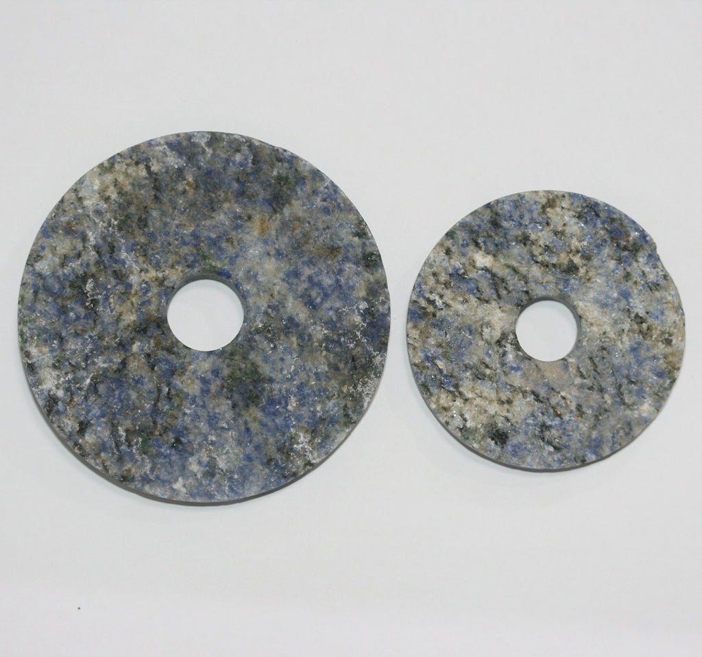 Colgante de sodalita sin pulir de 55 a 80 mm aproximadamente.
