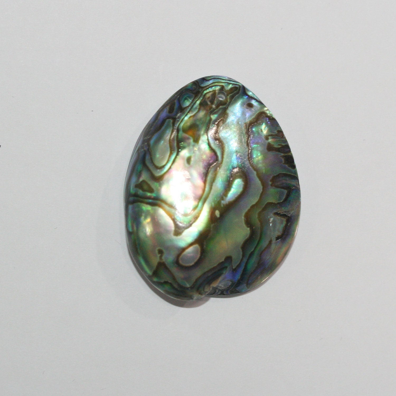 Pendentif ovale lisse en nacre d'ormeau, 35 x 25 mm environ (1 pièce).