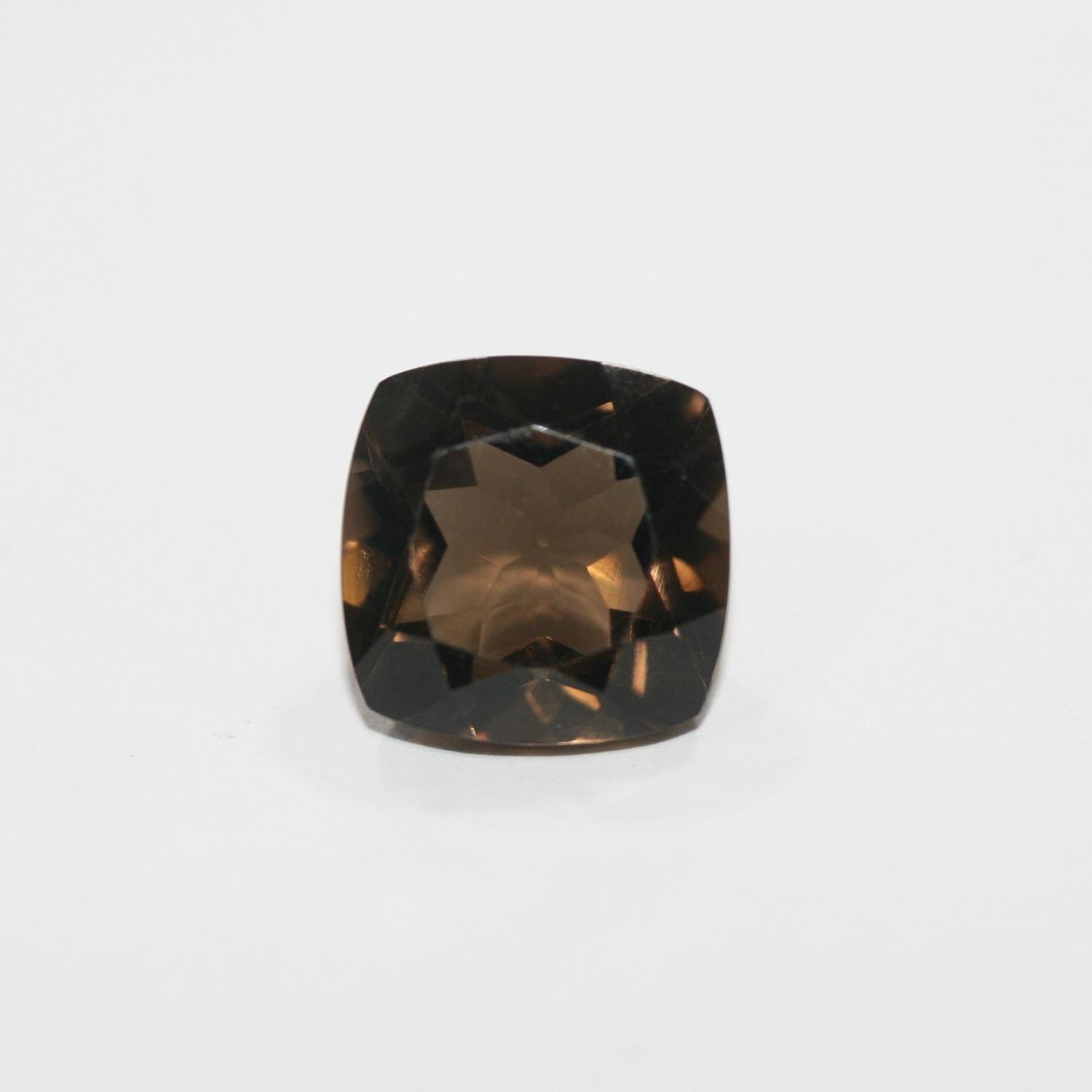 Quartz fumé facetté, taille coussin, 14 mm.