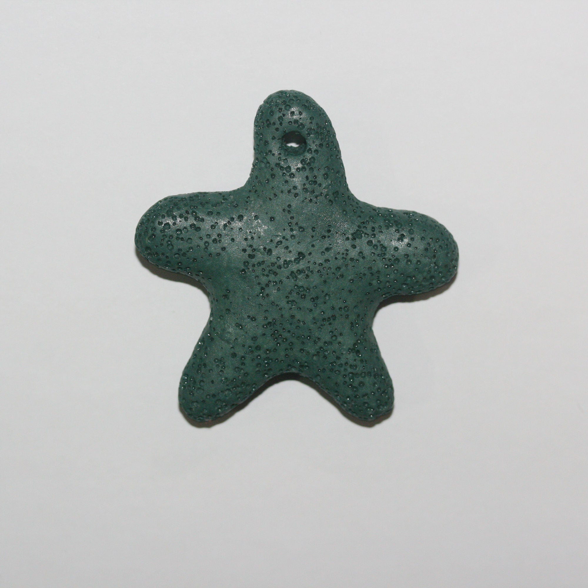 Pendentif étoile vert lave 50 mm.