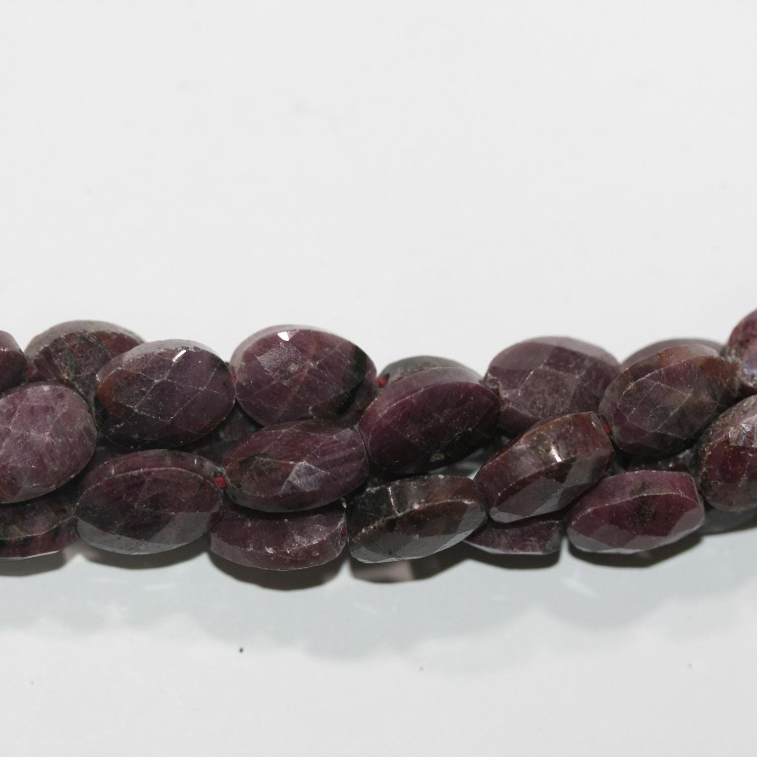 Cuentas de rubí ovaladas facetadas de 16" (14 x 10 mm) - Hilo de 40 cm - Artículo 14714
