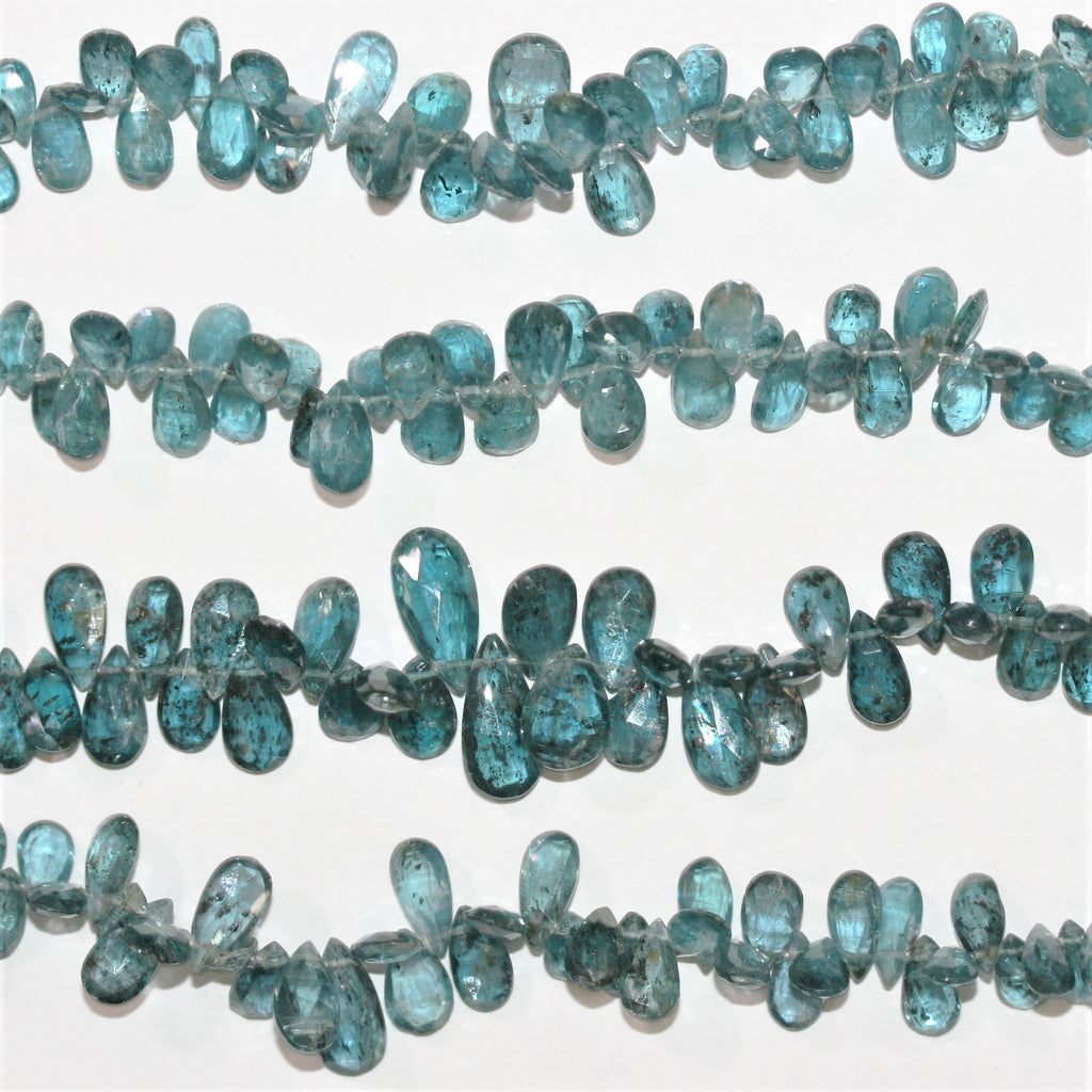 Cuentas de cianita santa facetadas de 7" (8 x 5 mm). Aprox. - Hilo de 19 cm.