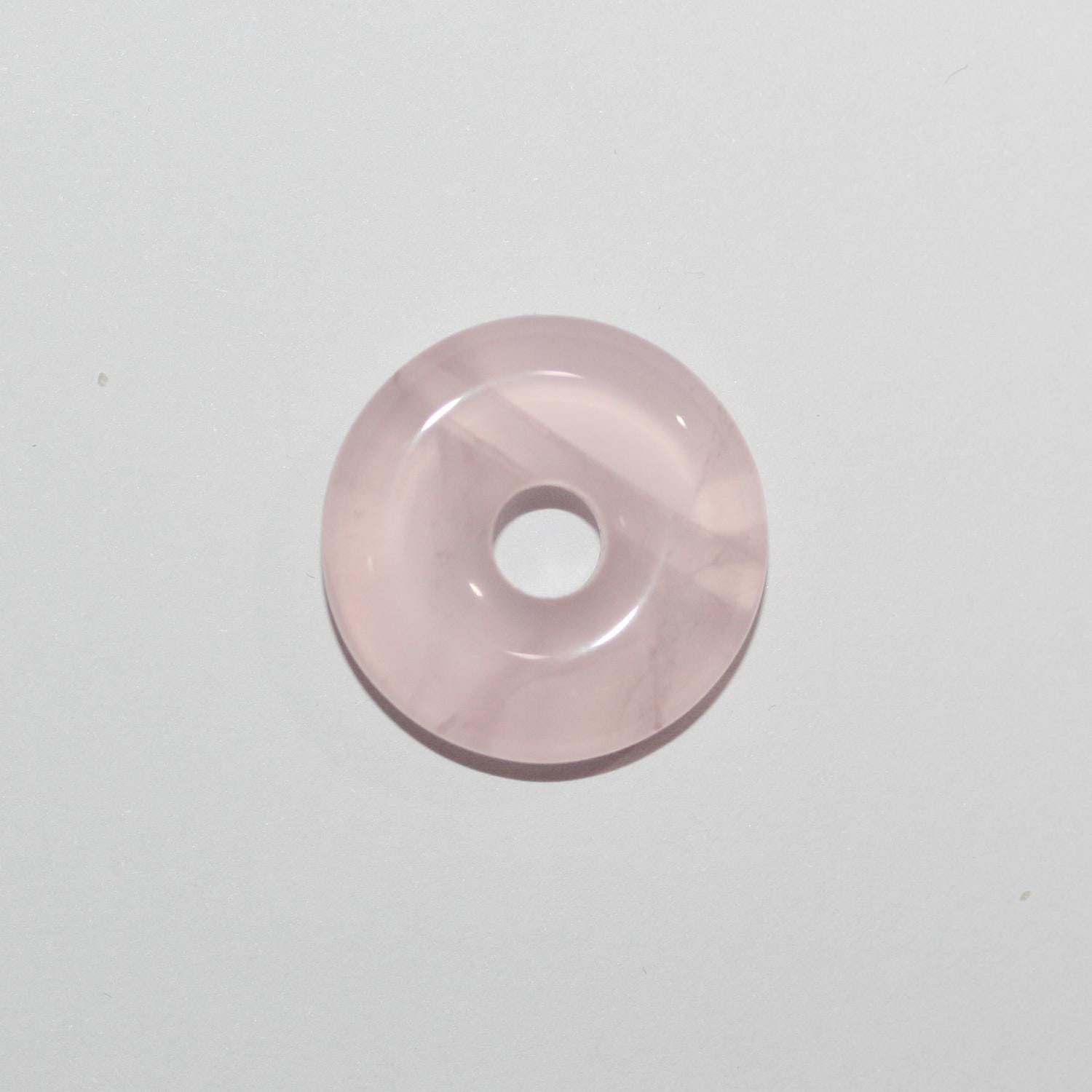 Pendentif disque en quartz rose lisse en forme de beignet 22-23 mm.
