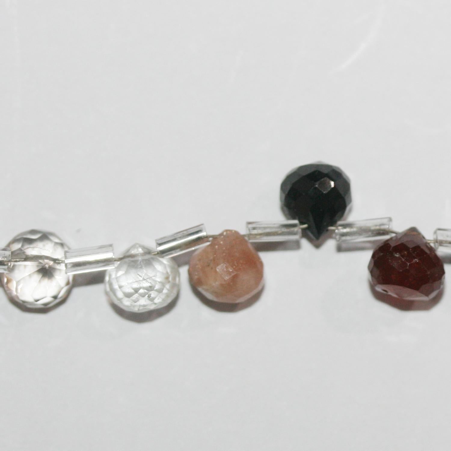 Perles en forme de goutte à facettes en pierre multiple de 8 pouces, 5-6 mm environ - Longueur du fil : 21 cm.