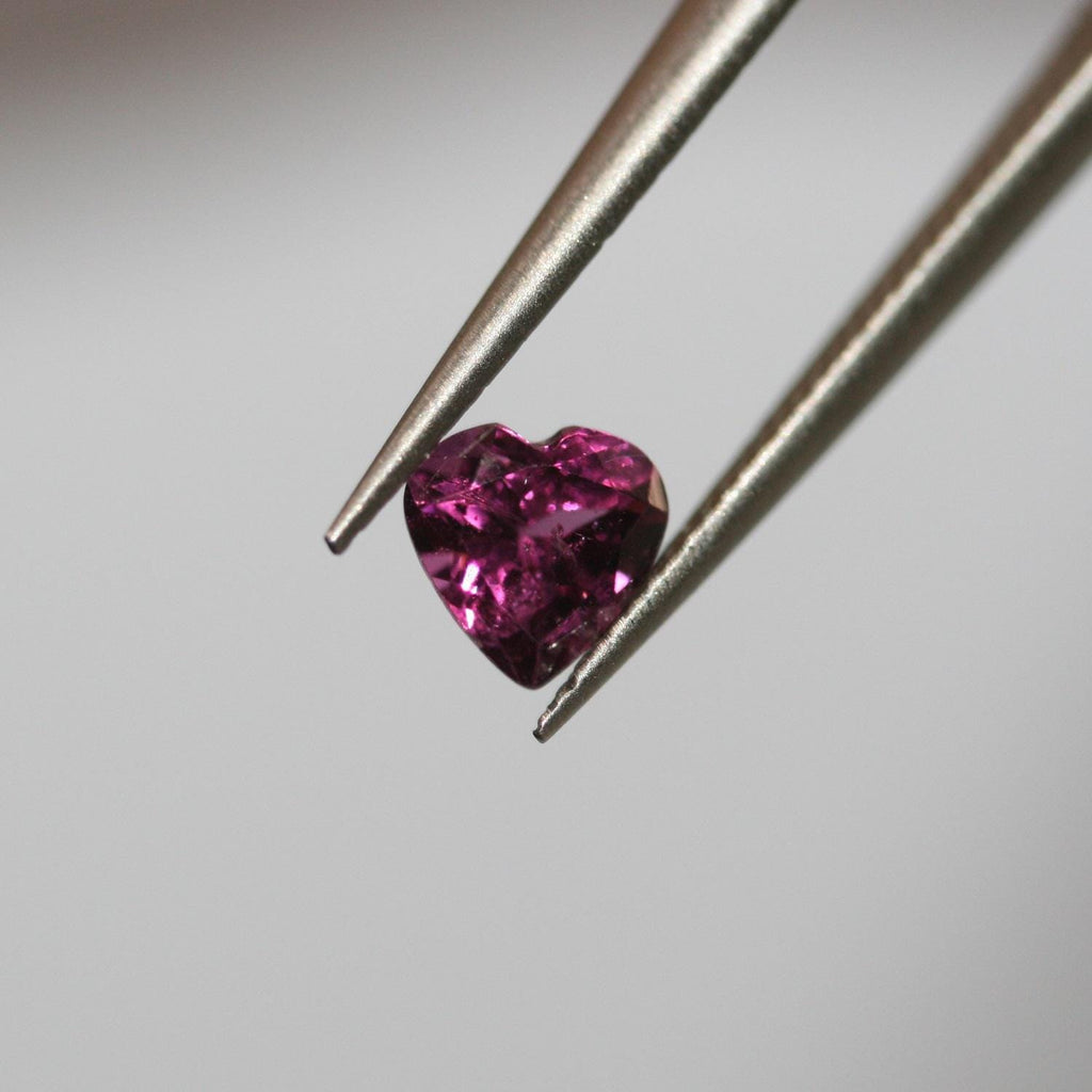 Lote Granate Rodolita Corazón Facetado 5mm.- (10Pcs).