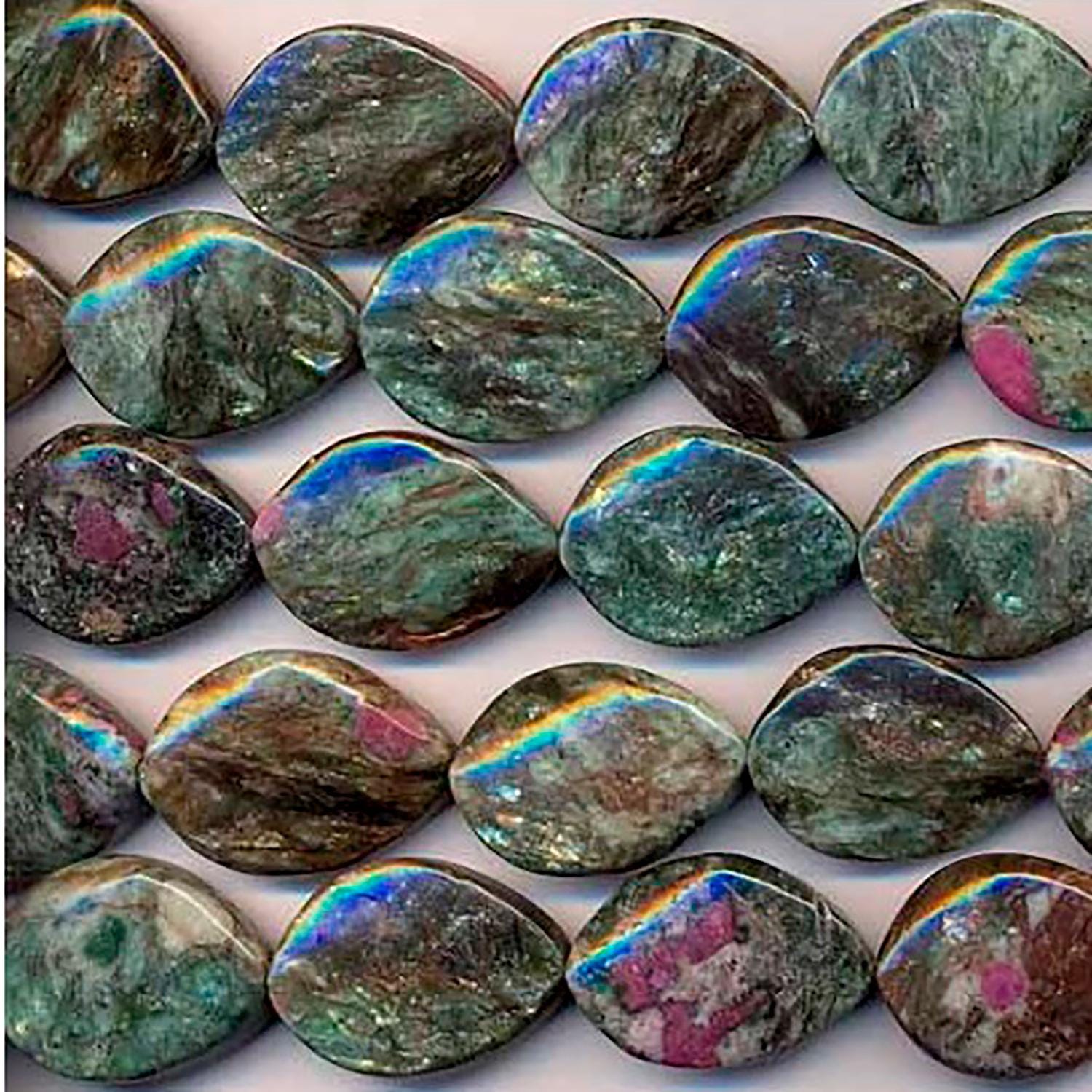 Cuentas ovaladas retorcidas lisas de fucsita y rubí de 40 cm, 30 x 22 mm (aprox. - Hilo de 40 cm)