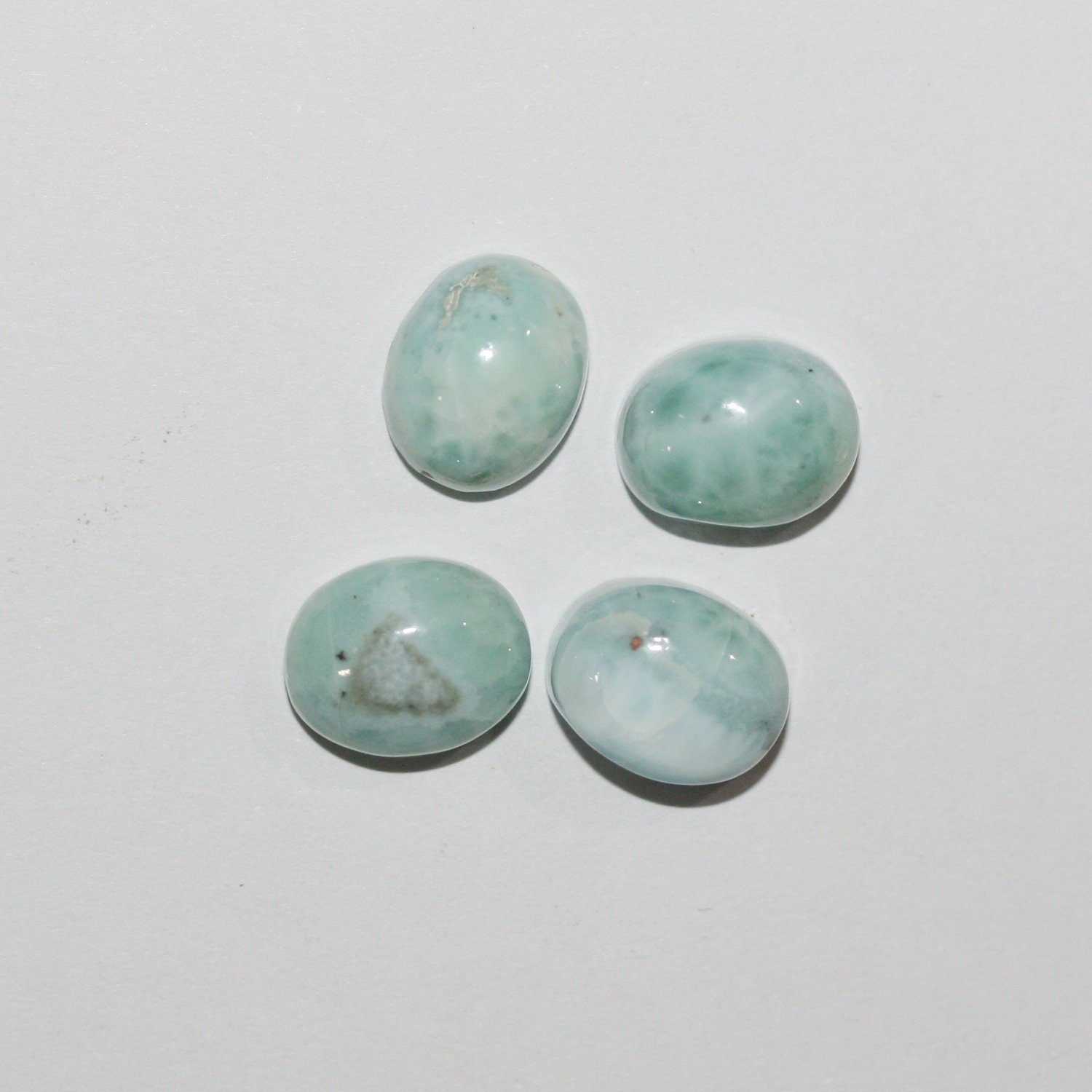 Lote de 4 cabujones ovalados de Larimar de 10 x 8 mm. (4 uds.).