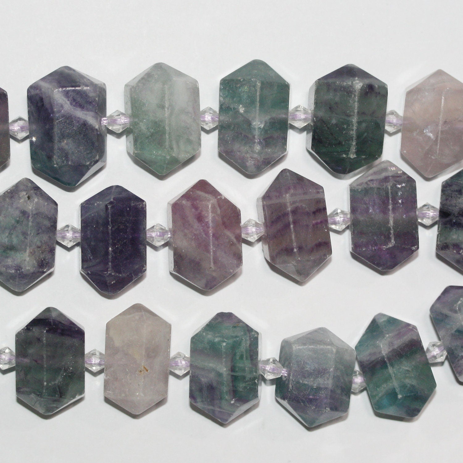 Cuentas de fluorita Santa con punta facetada de 16" de 24 x 14 mm aproximadamente, hilo de 40 cm.