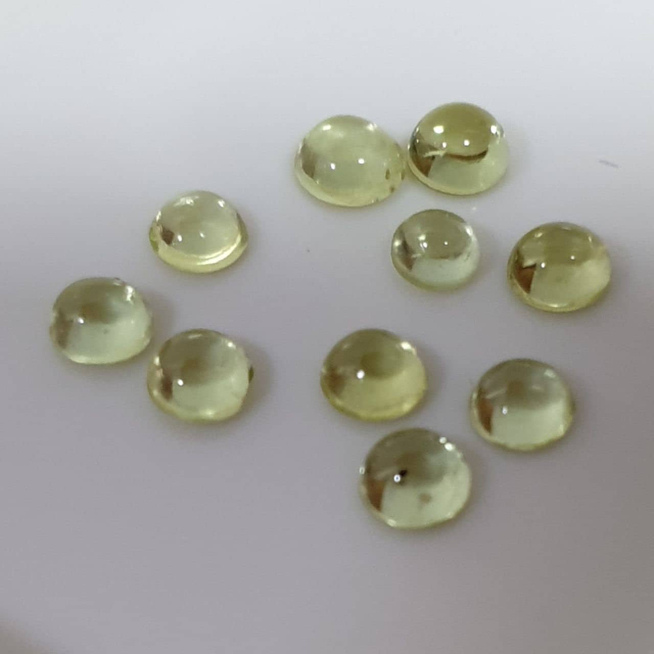 10 Pcs Lot Peridot 2.5mm Round Cabochon 10 Pcs Lot- Natural Stones - Wholesale Gemstones - Calibrated Cabochons
