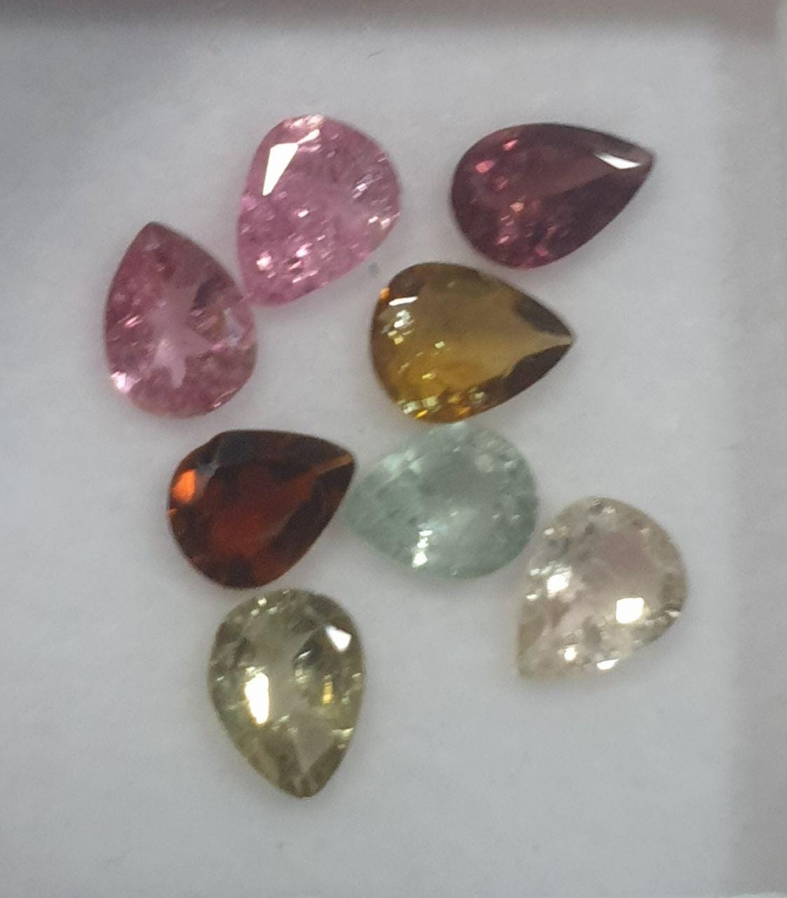 Lote de turmalina multicolor facetada de 5 x 4 mm (8 piezas) - Paquetes de piedras preciosas - Piedras sueltas al por mayor - Gemas naturales