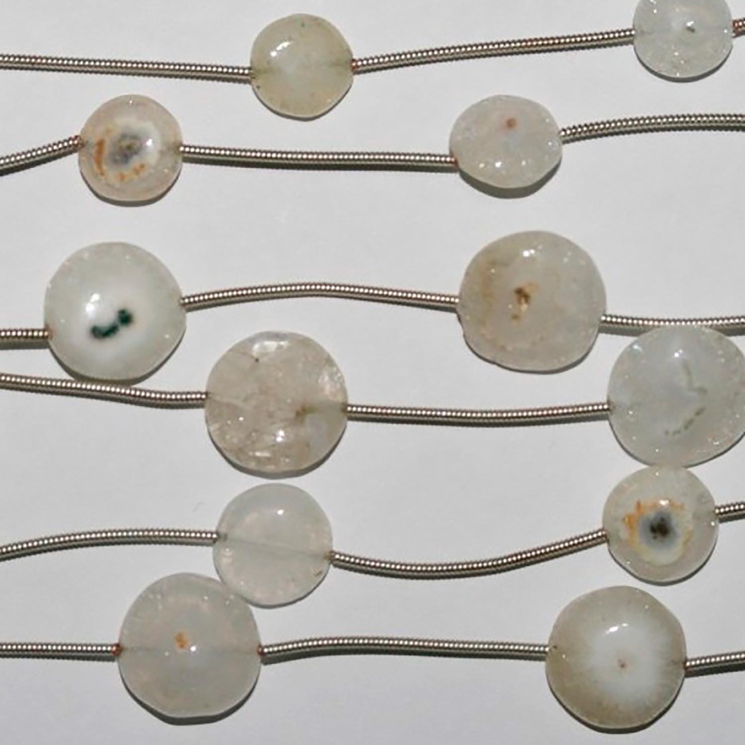 Cuentas planas irregulares de cuarzo solar St. de 8" (9-15 mm, aprox. - Hilo de 20 cm)