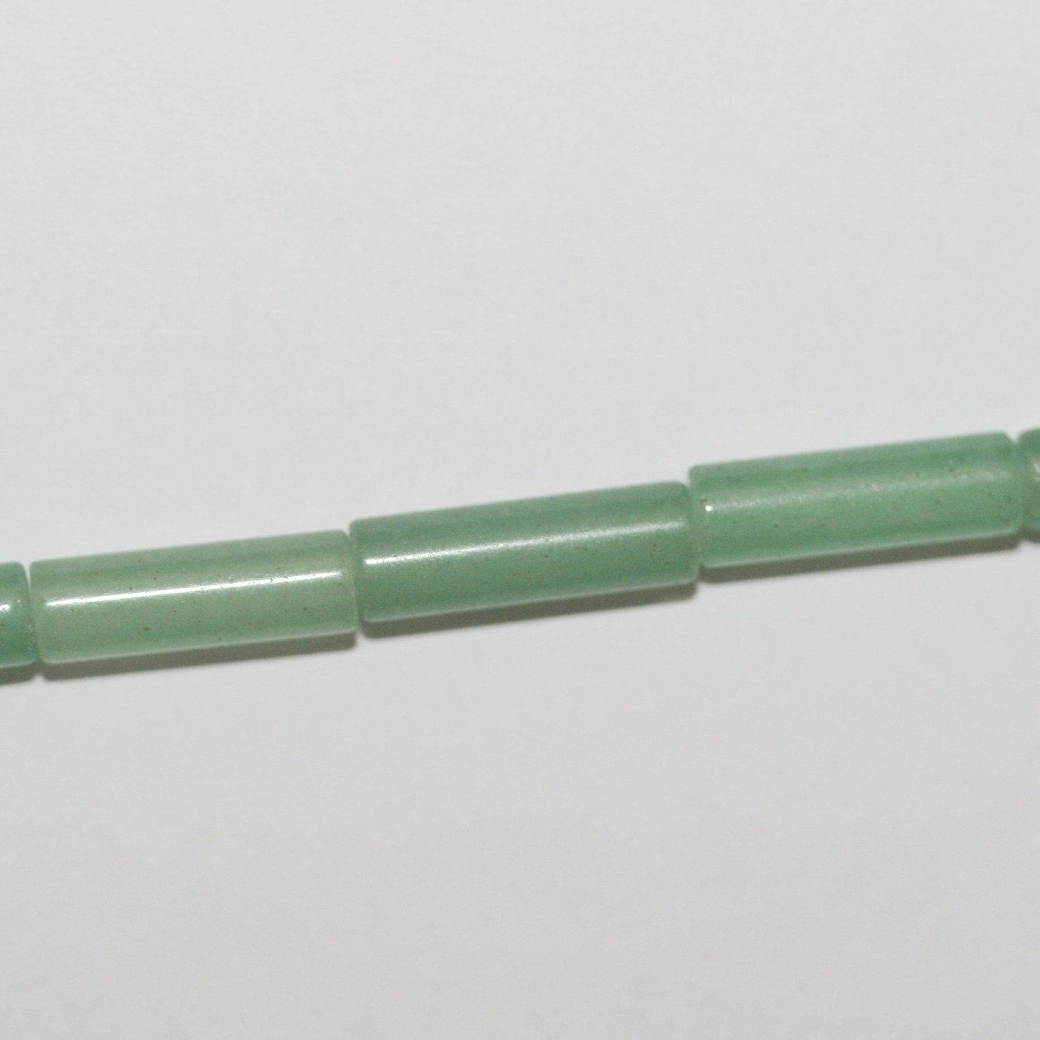 Perles tubulaires lisses en aventurine St, 13 x 4 mm, longueur 39 cm.