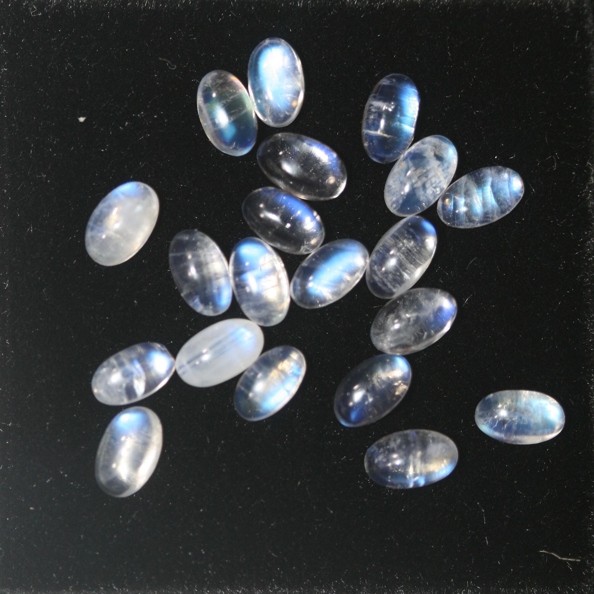 Pierre de lune bleue feu AAA, cabochon ovale lisse 5x3mm. (20 pièces)
