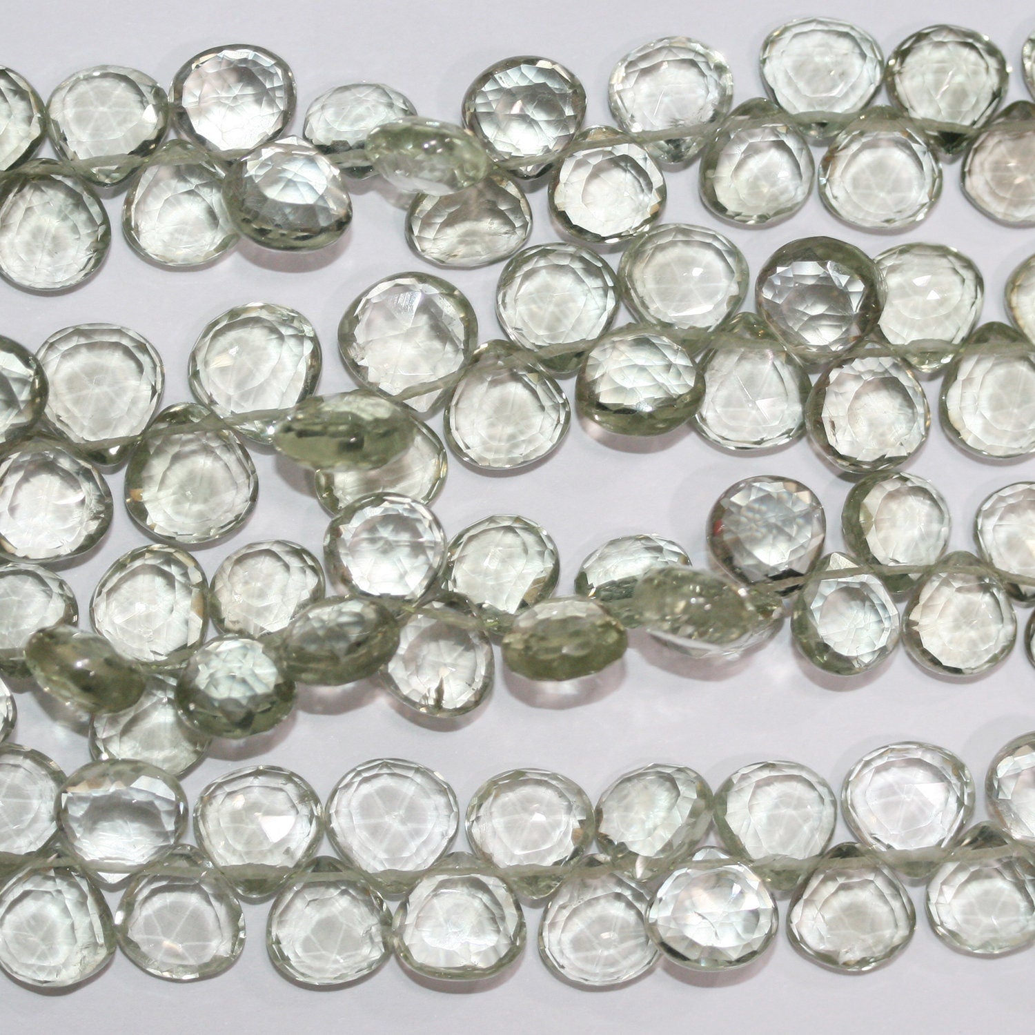 Perles en forme de goutte à facettes en prasiolite de 8 pouces (environ 9 mm). Longueur du brin : 20 cm environ.