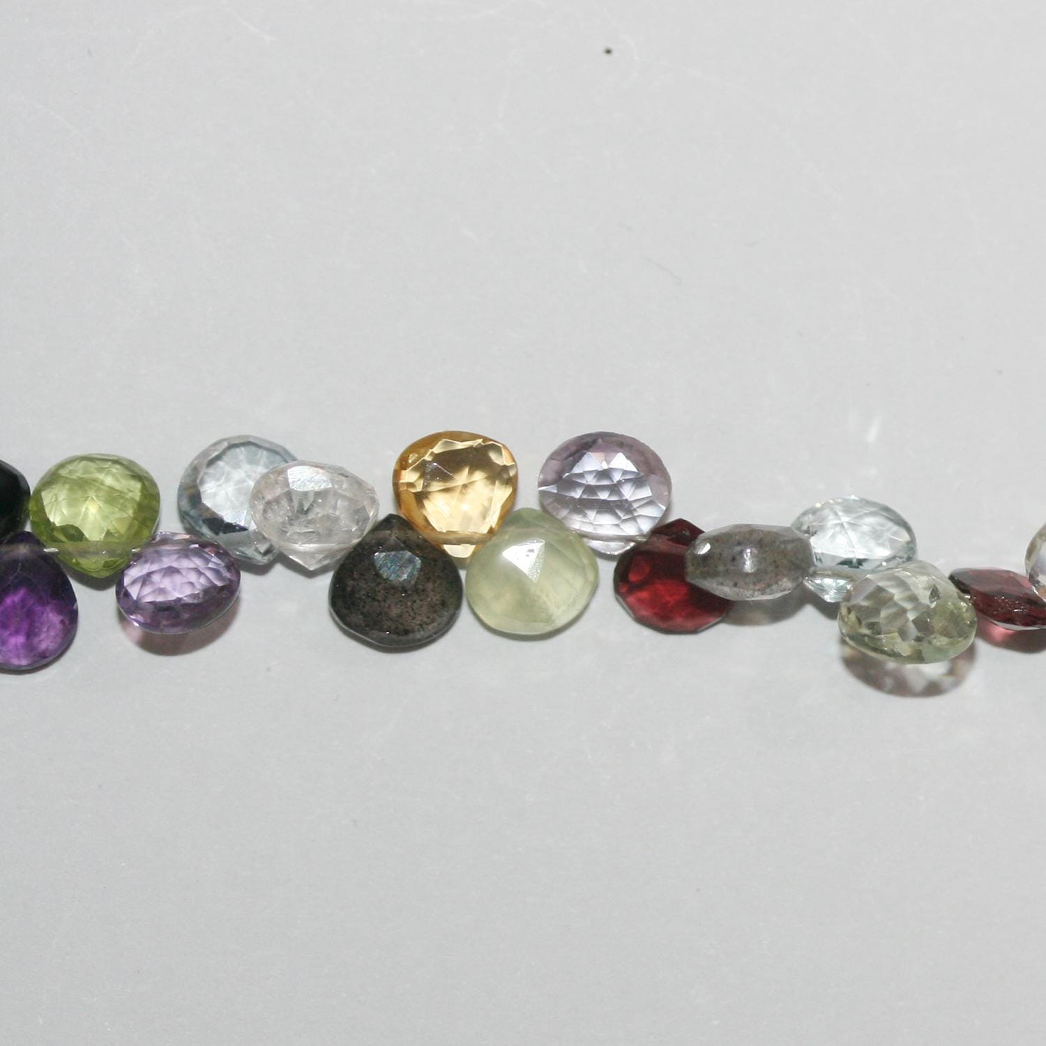 Perles en forme de goutte à facettes en pierre multiple de 8 pouces, 5-6 mm environ - Fil de 20 cm.