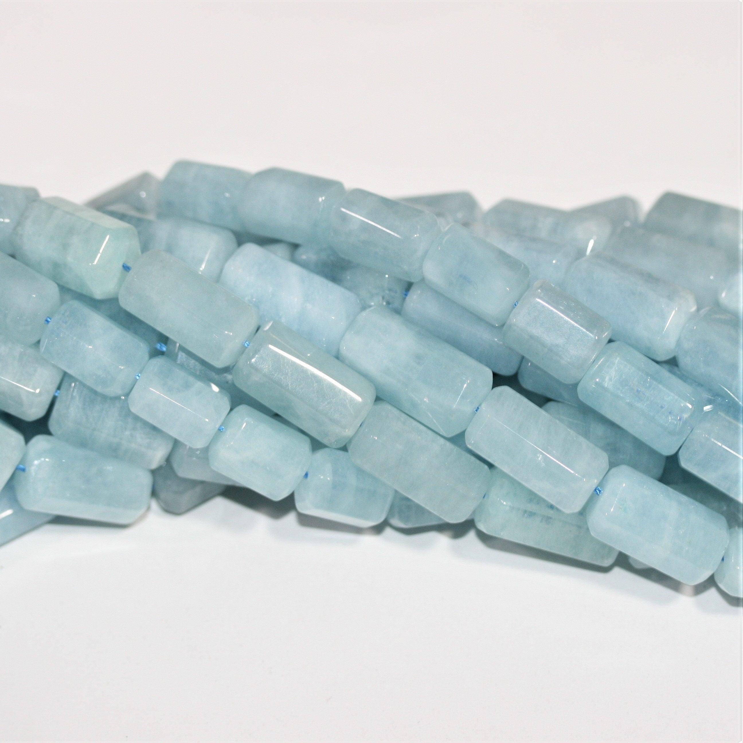 Cuentas de aguamarina lisas de 16" (17 x 10 mm). Longitud aproximada: 40 cm.