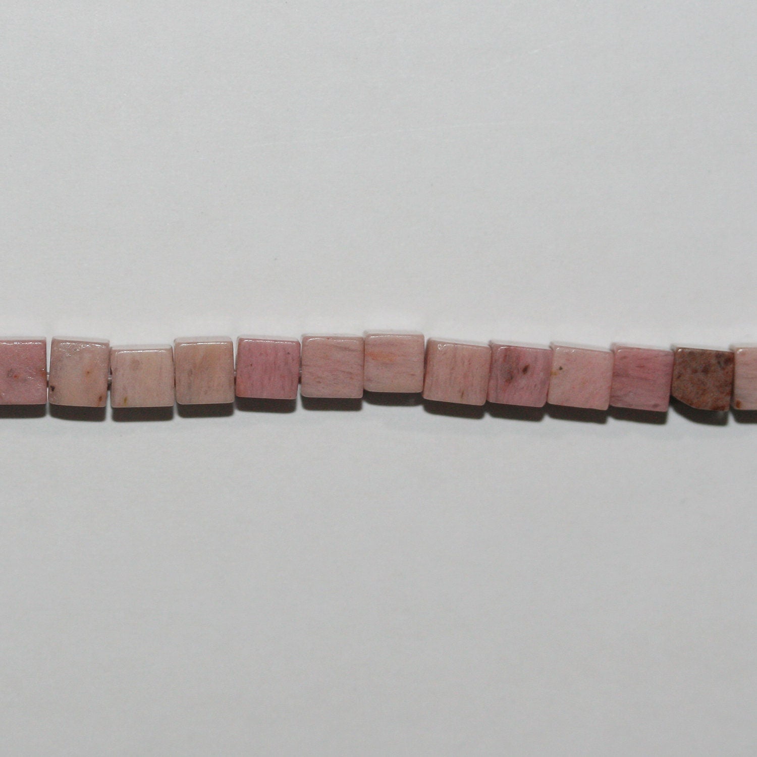 Perles cubiques lisses en rhodonite St de 15 pouces, 4 mm, brin de 39 cm.