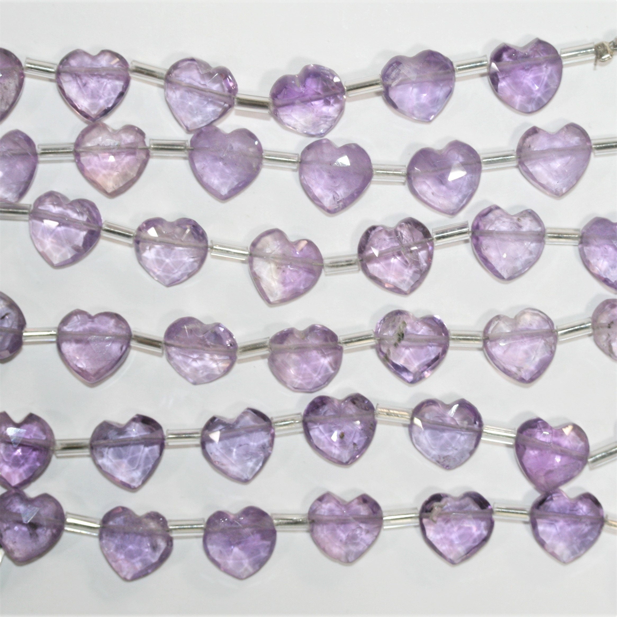 Cuentas de corazón facetadas de amatista Santa de 5" de 9 a 10 mm - Hilo de 14 cm.