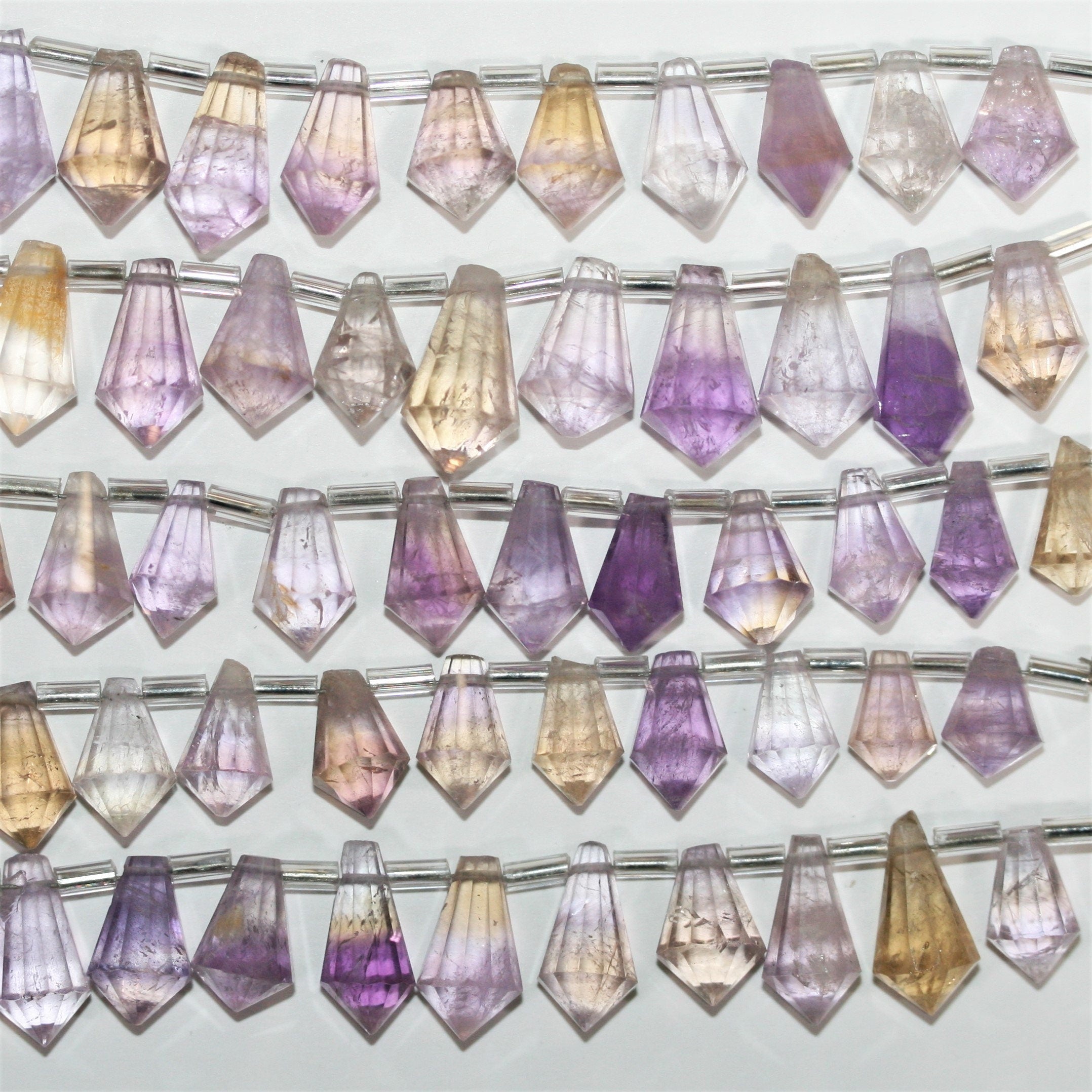 Cuentas facetadas de amatista de 5", 13 x 7 mm. Longitud aproximada: 14 cm.