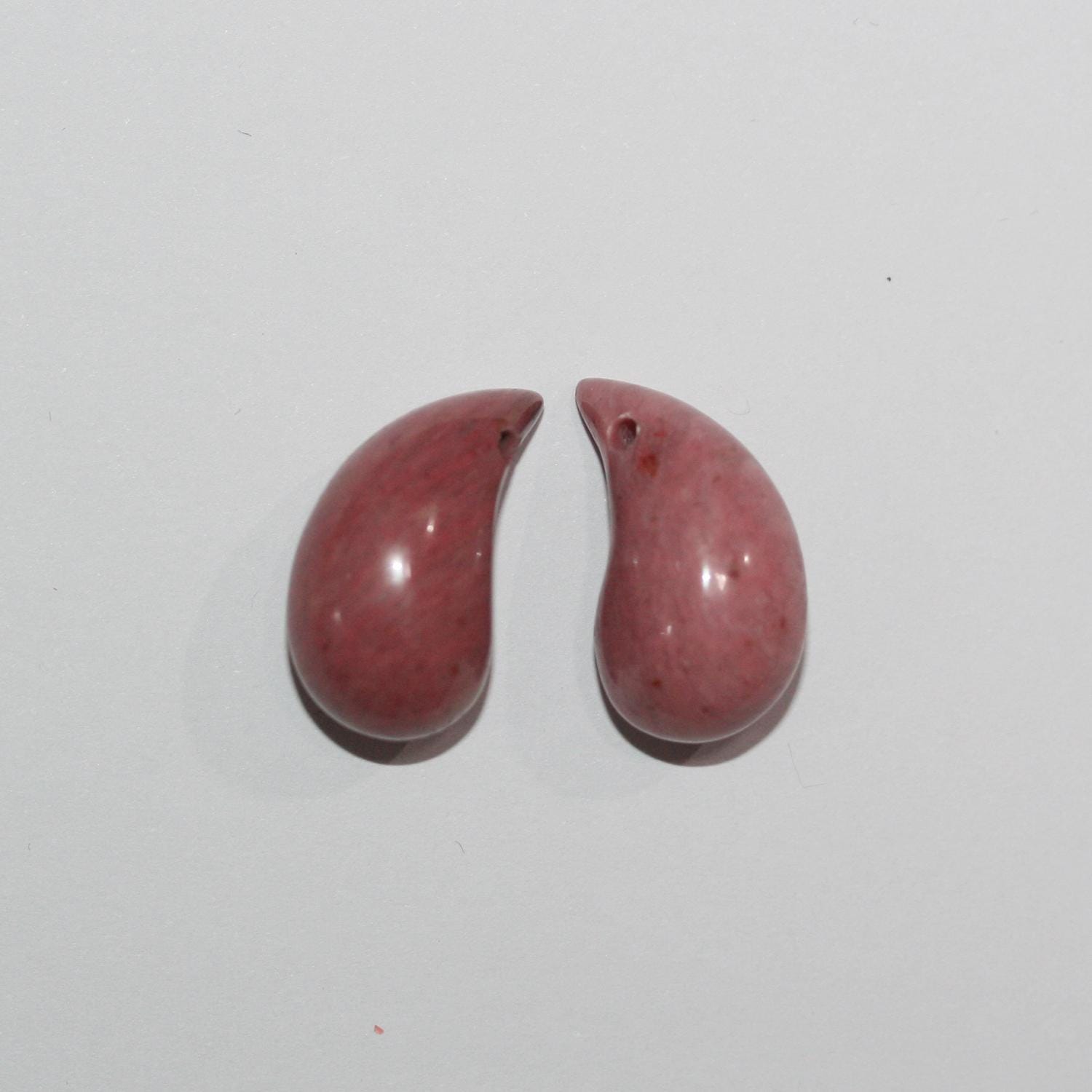 Pendentif en rhodonite lisse en forme de défense 20x10mm.( 1 paire )