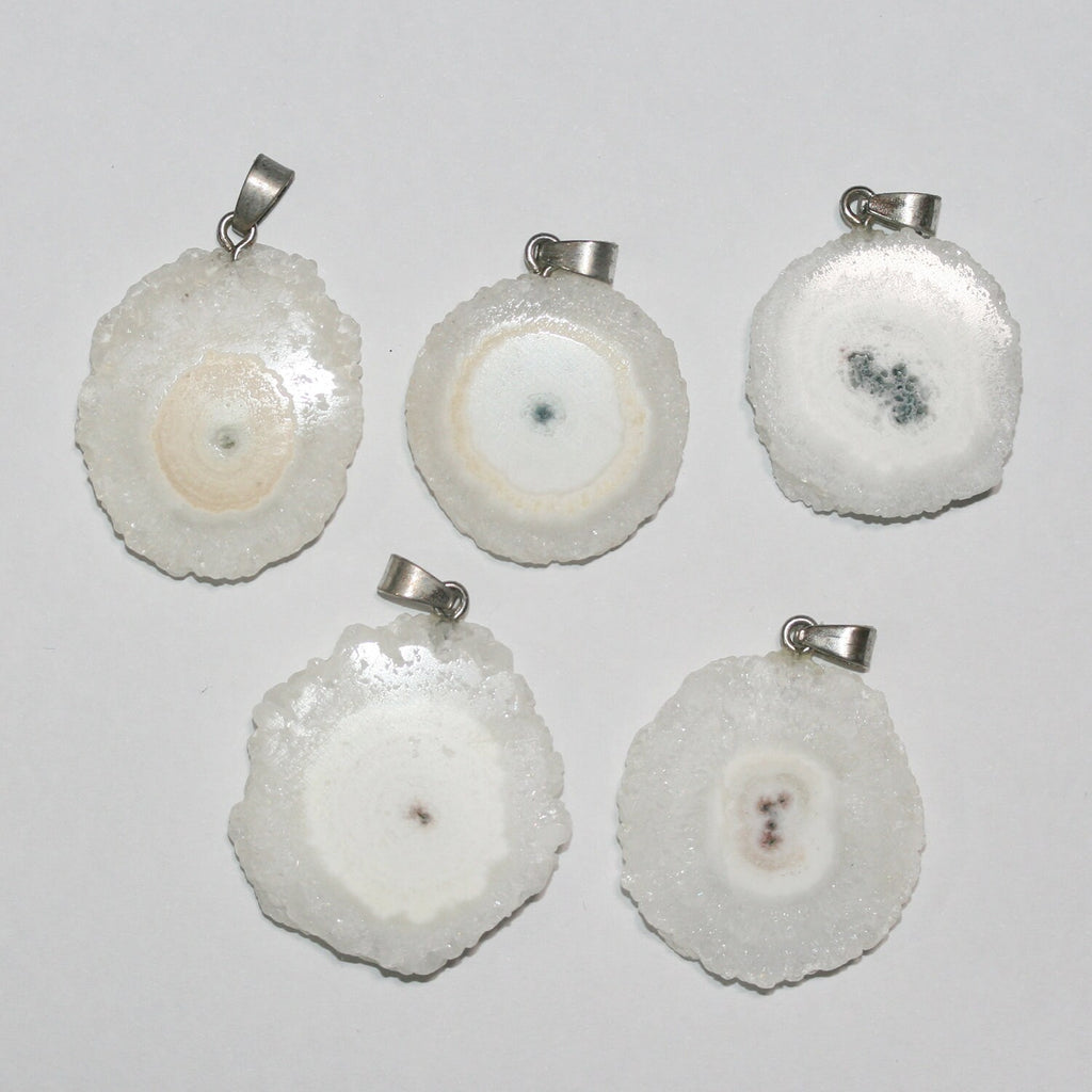 Pendentif plat irrégulier en quartz solaire 25-32 mm environ (1 pièce)