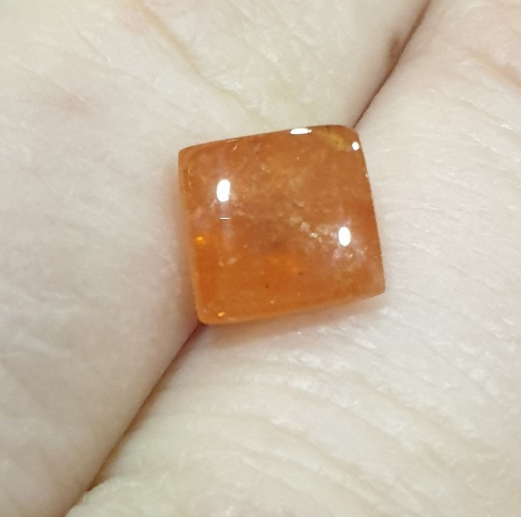 Grenat Spessartine Cabochon Coussin 7mm (2,86ct.).