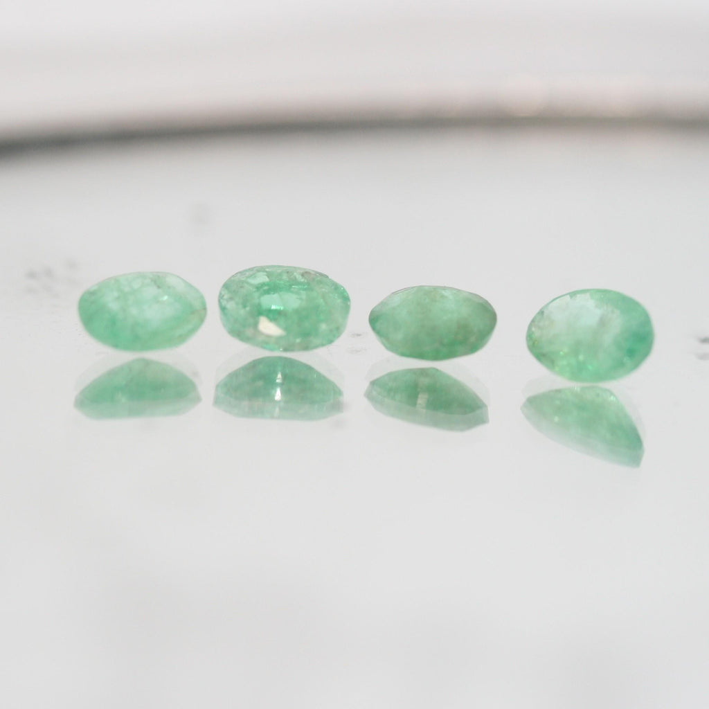 Esmeralda ovalada facetada de 5,5 x 4,5 mm (4 unidades) - Piedra preciosa natural - Proveedor de joyería - Esmeralda de Zambia