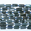 Perles tubulaires lisses en labradorite de Saint-Labrador, 14 x 8 mm environ. Longueur du fil : 39 cm.
