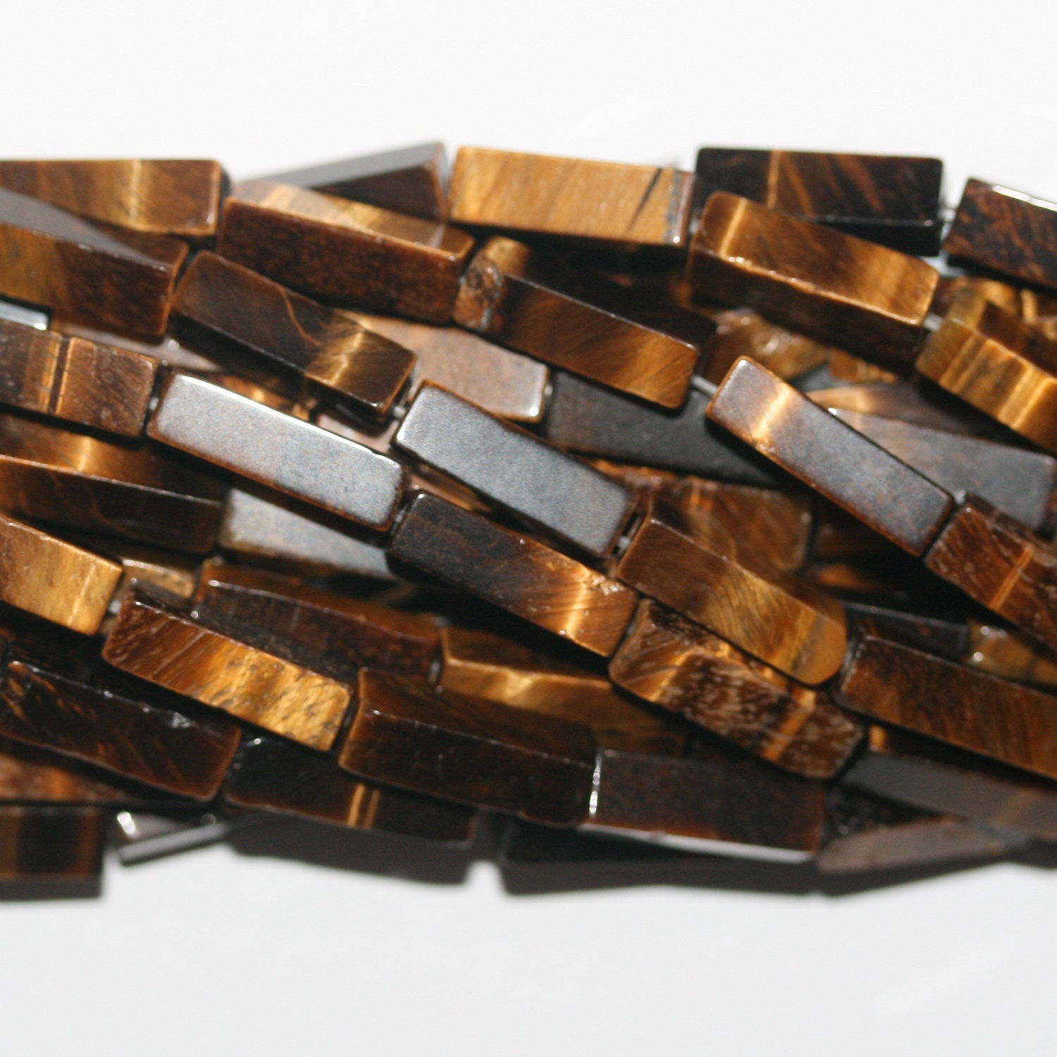 Perles prismatiques lisses œil de tigre St 15" 13x4mm.- Brin 39cm.