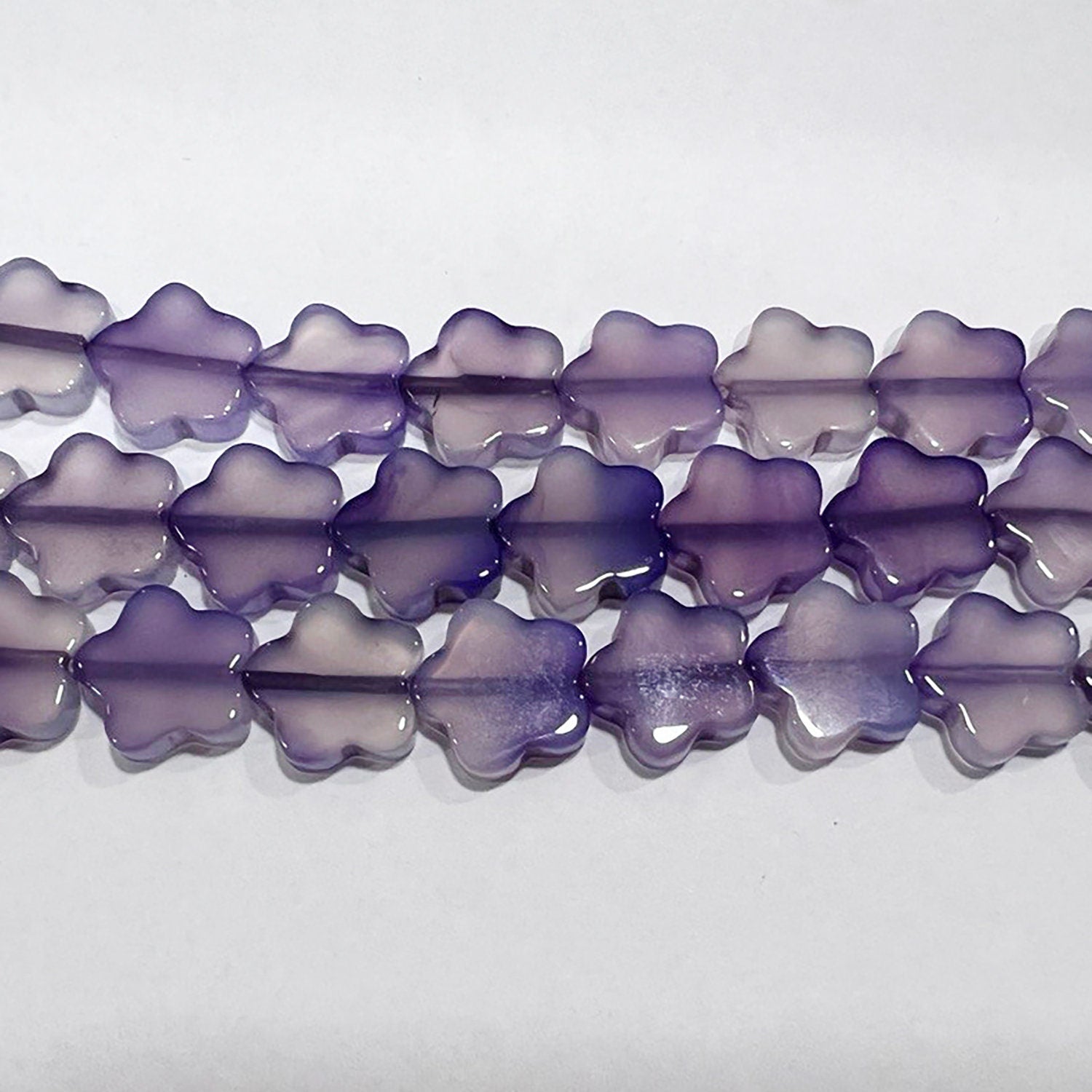 Cuentas de flor lisa de ágata morada de 16" (14 mm) - Hilo de 40 cm